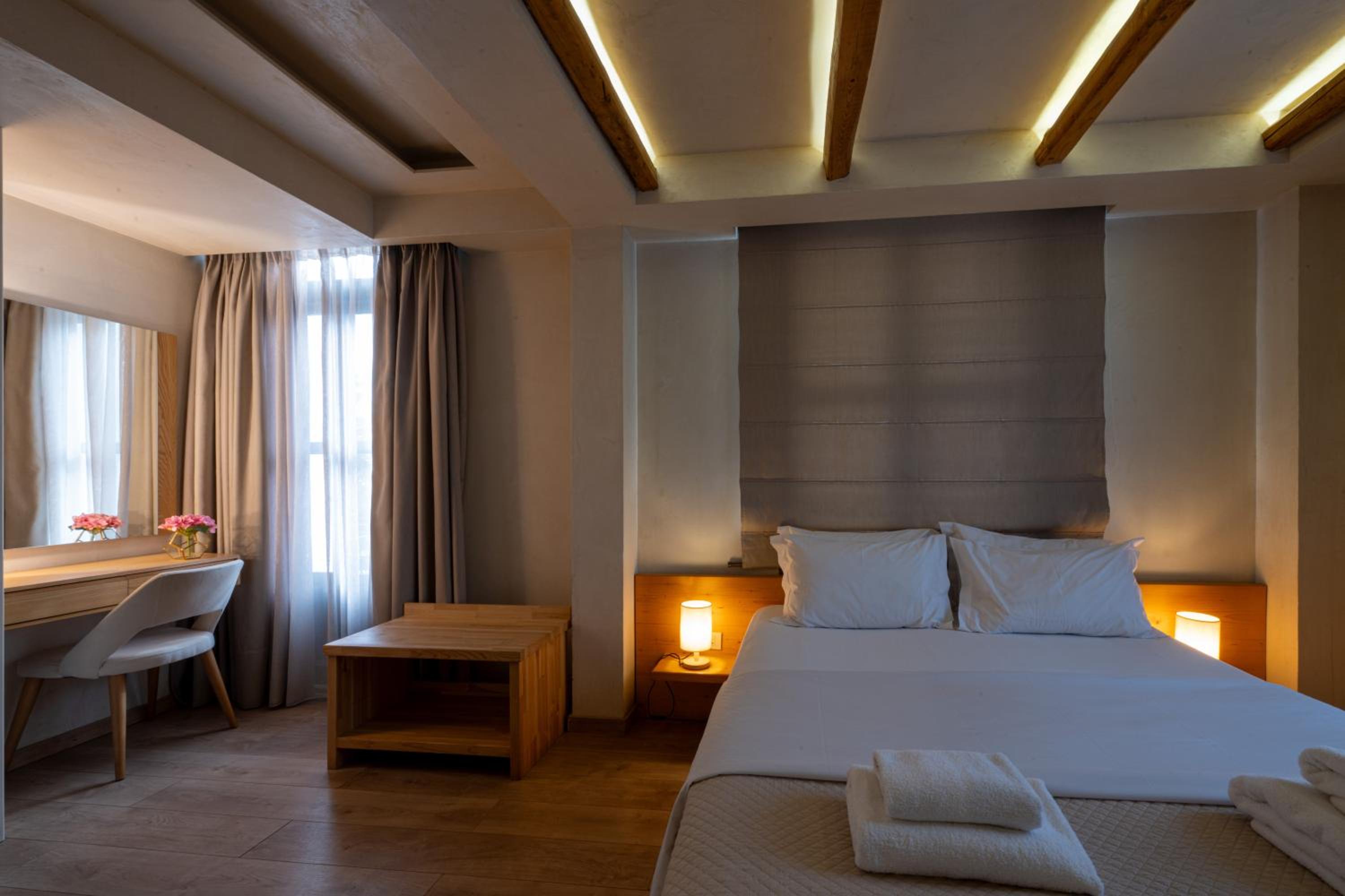 Deluxe Sea View Room with Balcony - Photo 2