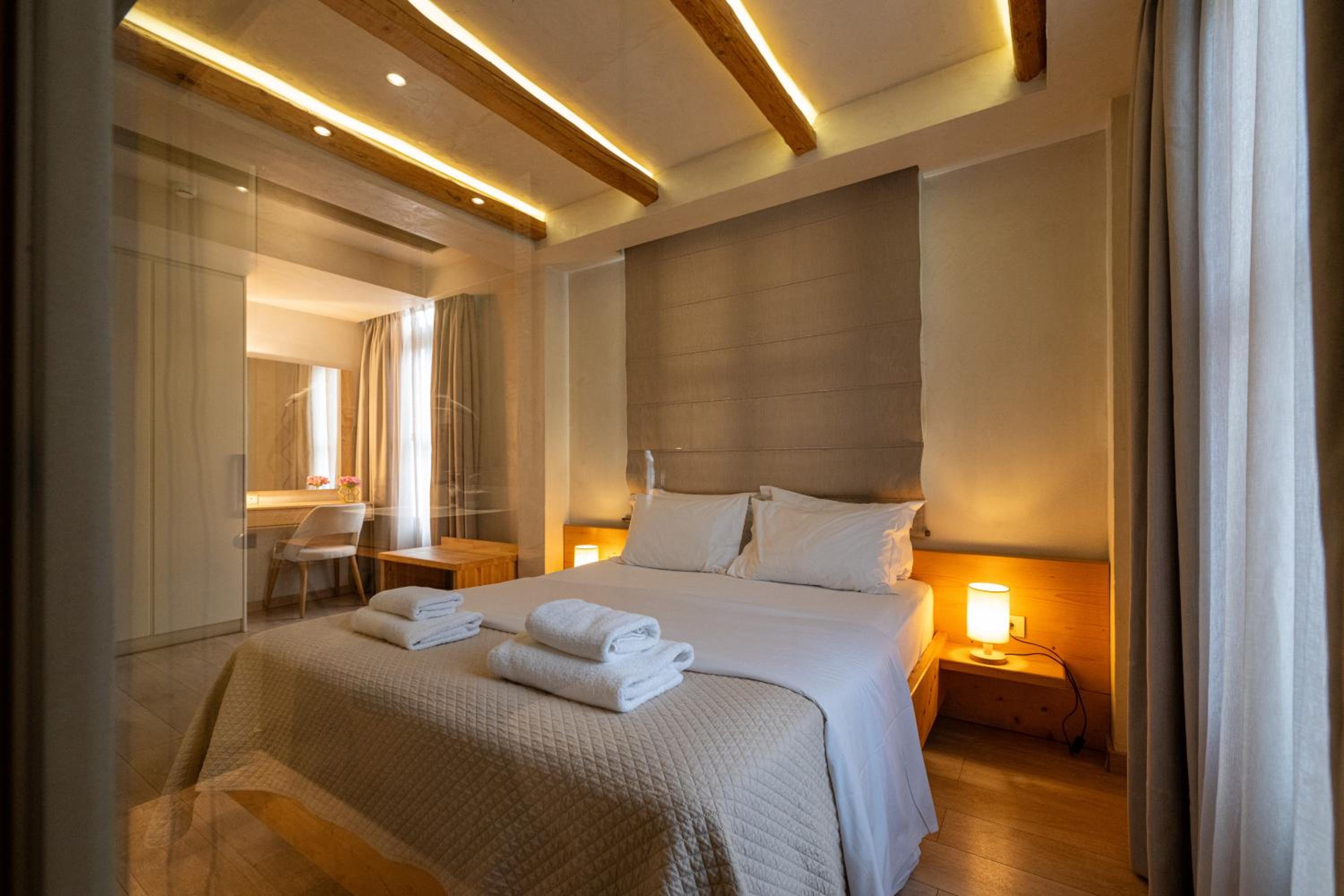 Deluxe Sea View Room with Balcony - Photo 19
