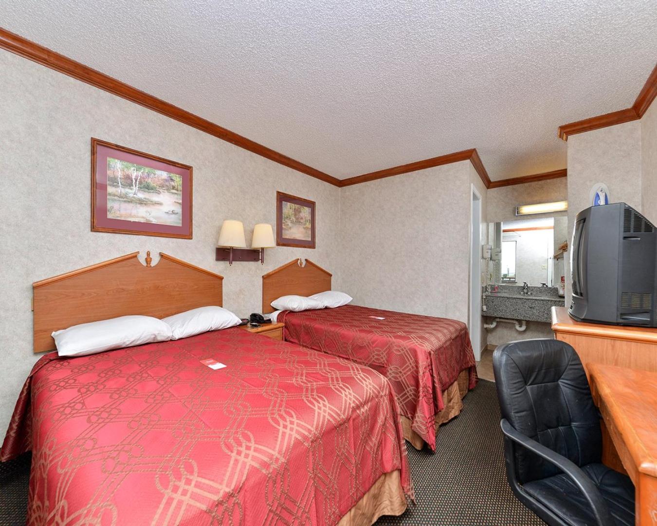 Queen Room with Two Queen Beds - Smoking photo 2