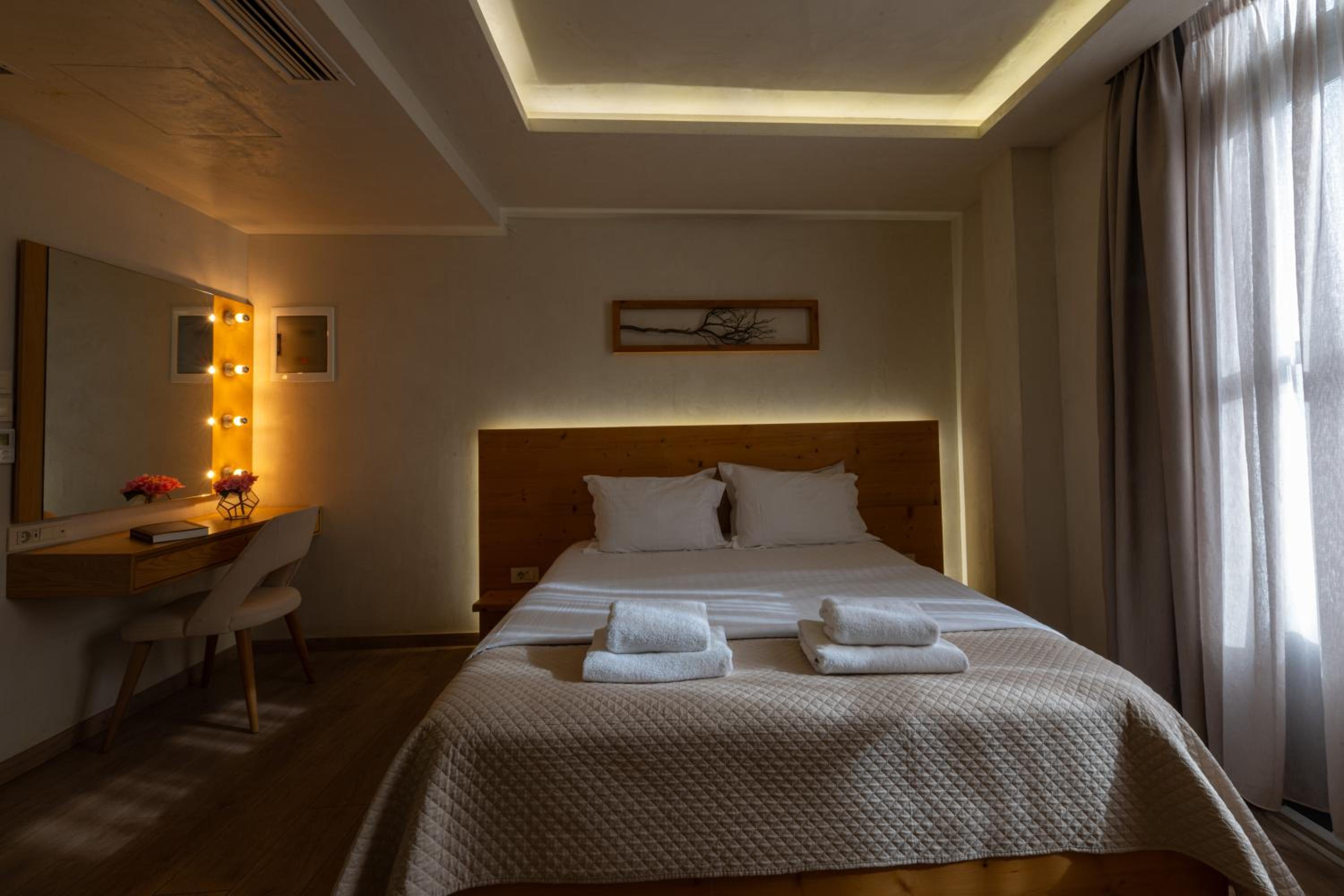 Deluxe Sea View Room with Balcony - Photo 18