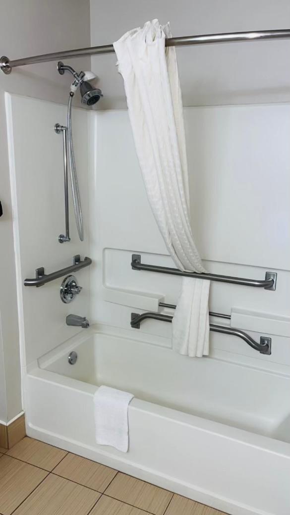 Queen Room with Two Queen Beds - Disability Access - Non-Smoking photo 2