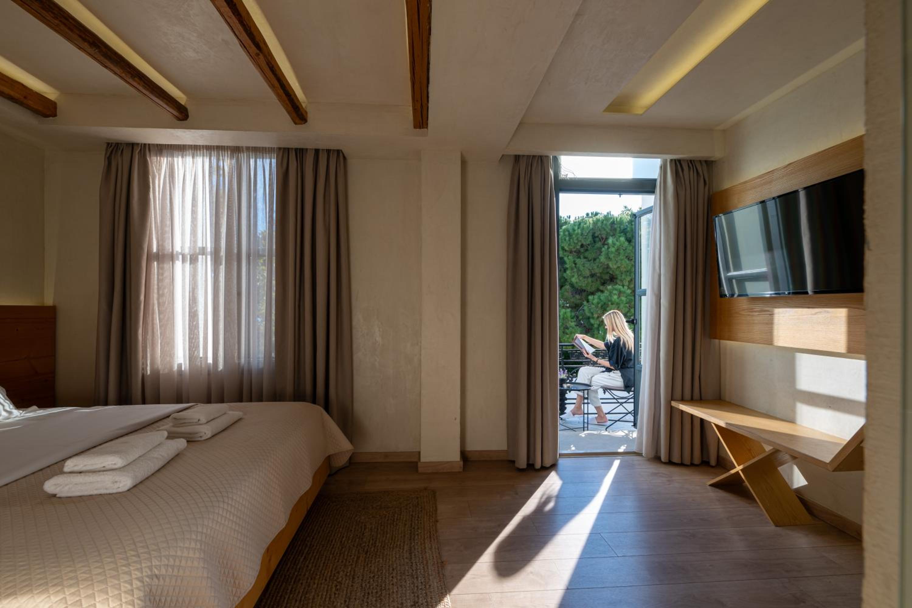 Deluxe Sea View Room with Balcony - Photo 15