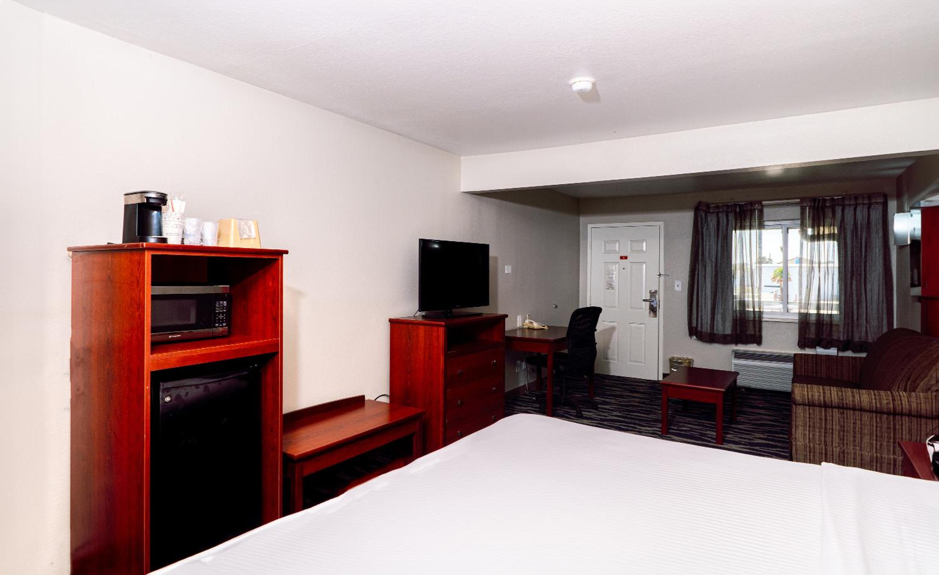 King Room - Non-Smoking photo 1