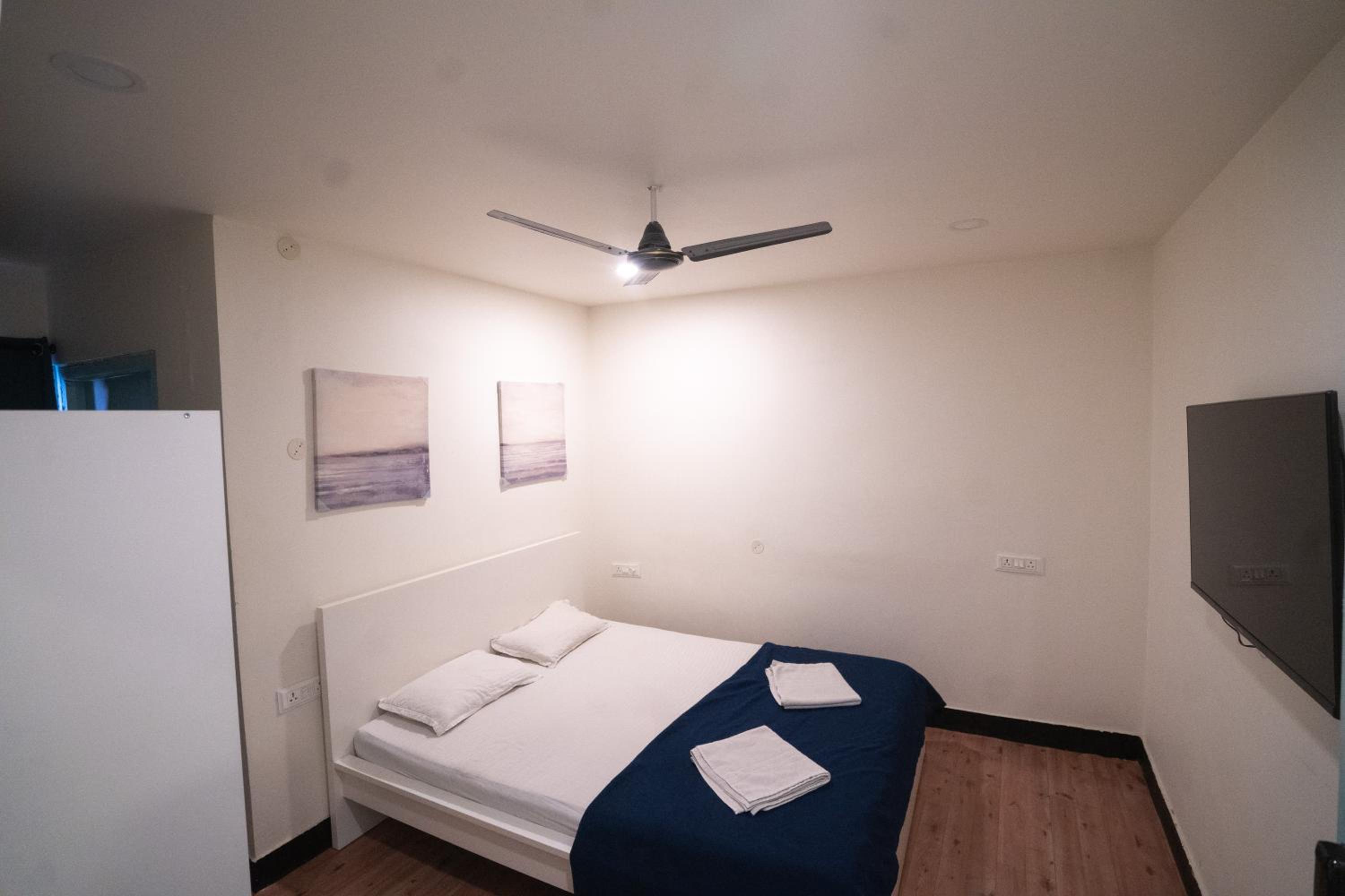 Standard King Room - Photo 6