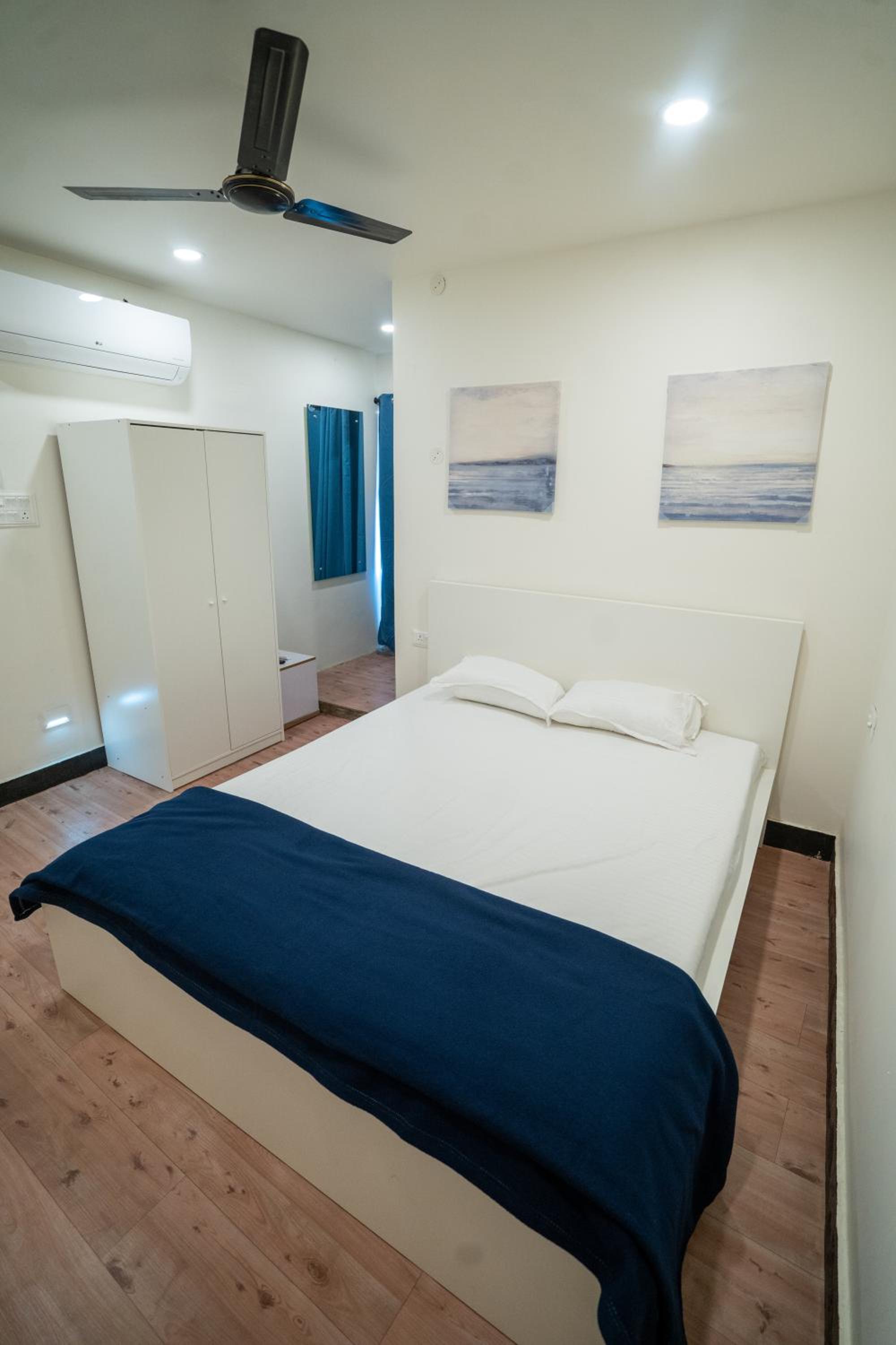 Standard King Room - Photo 4