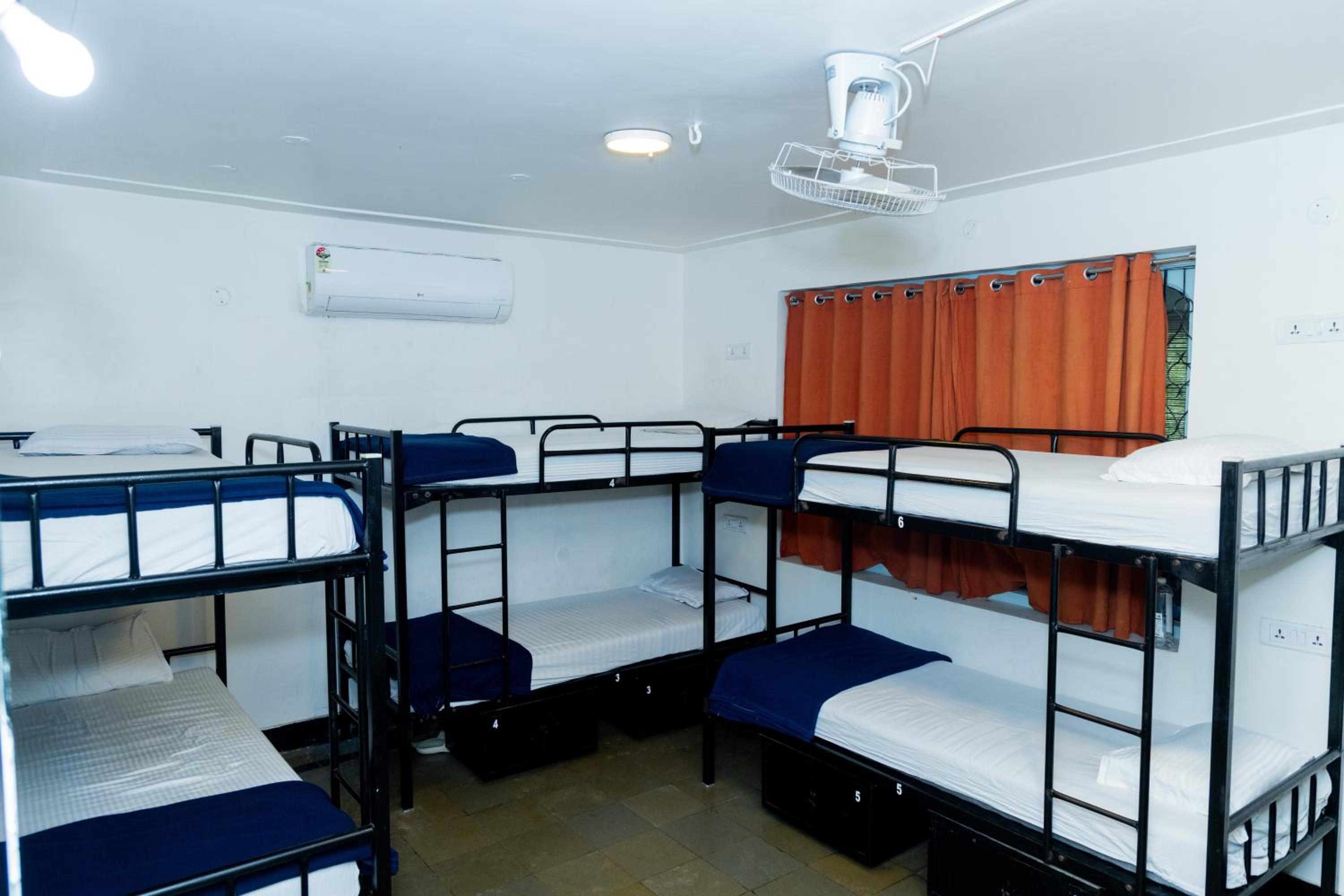 Bed in 8-Bed Mixed Dormitory Room photo 3