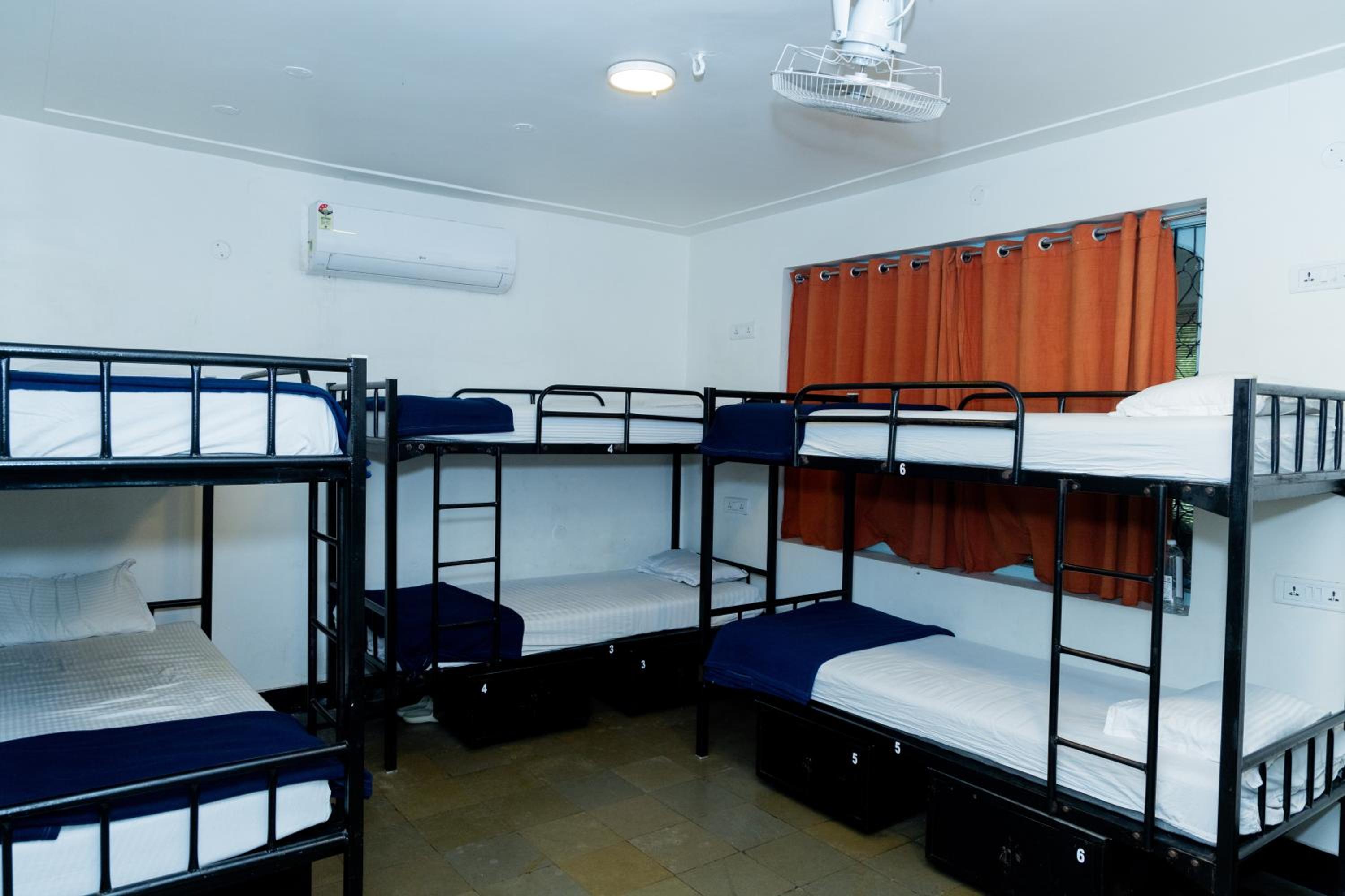 Bed in 8-Bed Mixed Dormitory Room photo 2