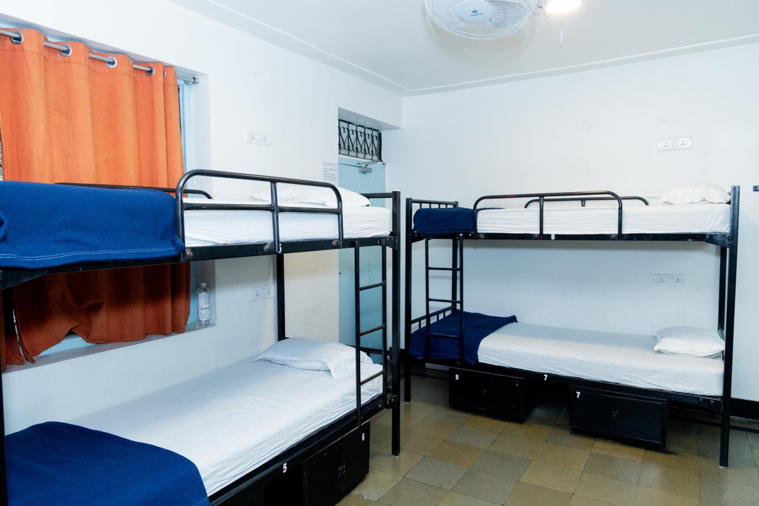 Bed in 8-Bed Mixed Dormitory Room photo 3
