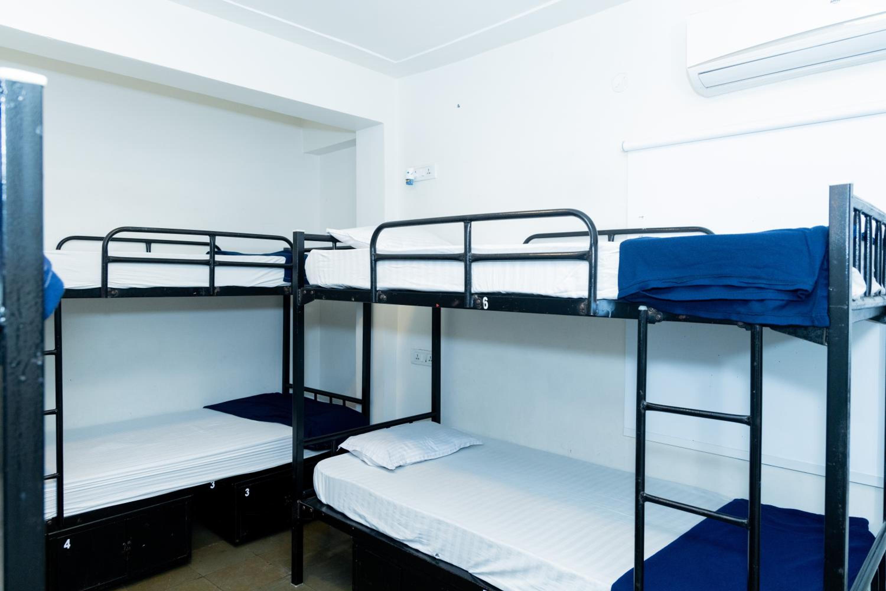 Bed in 6-Bed Mixed Dormitory Room photo 3