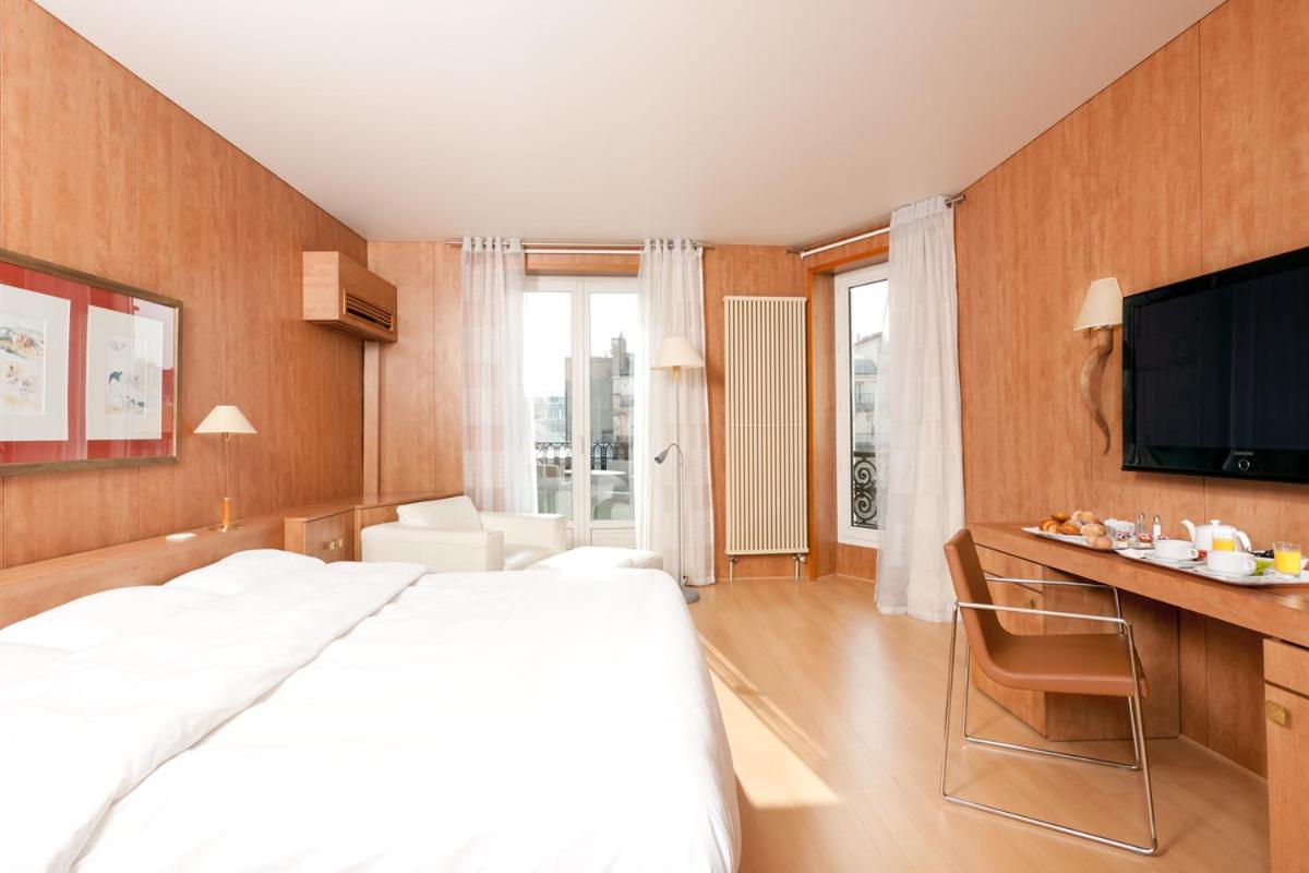 Deluxe King Room photo 1