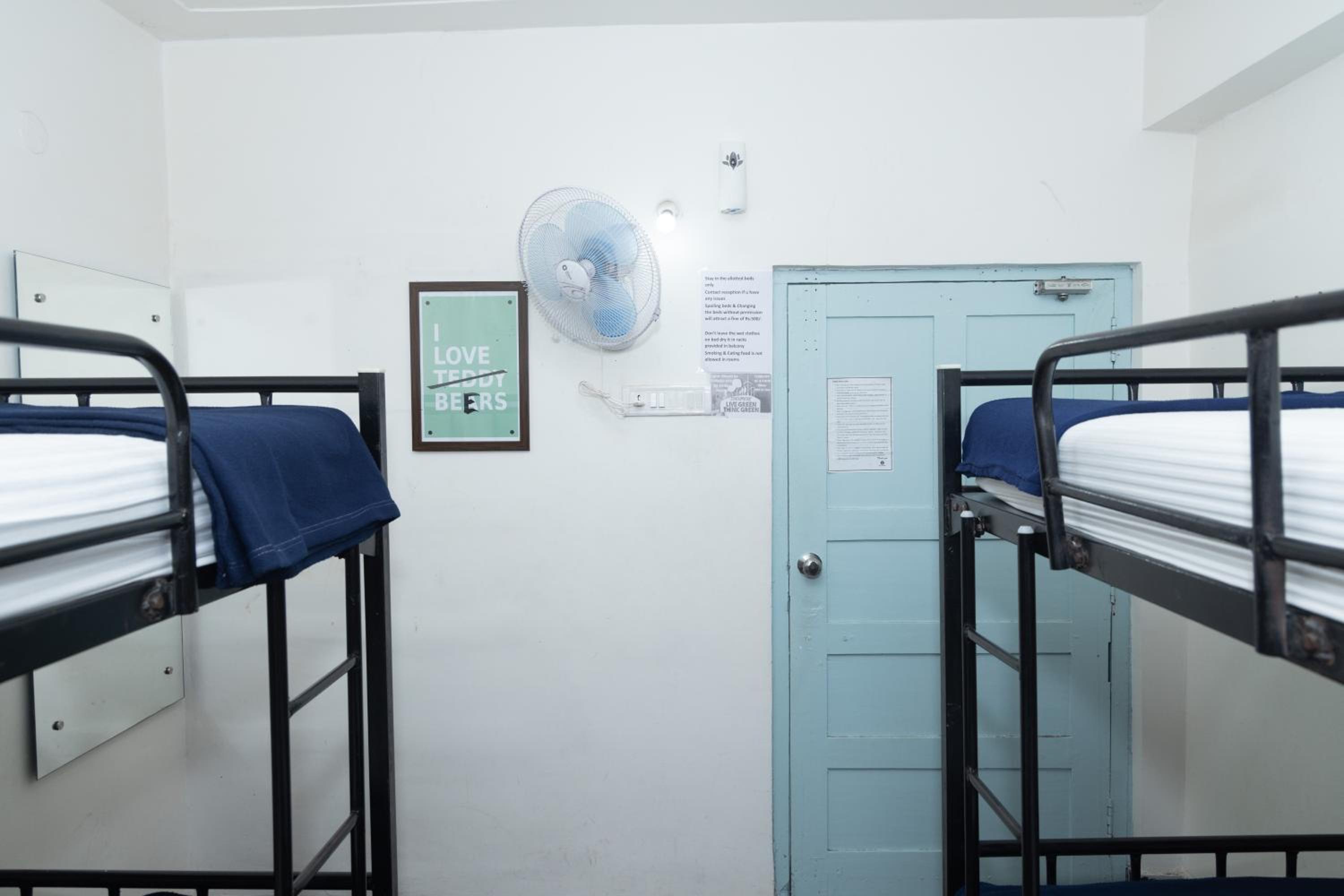 Bed in 4-Bed Female Dormitory Room photo 3
