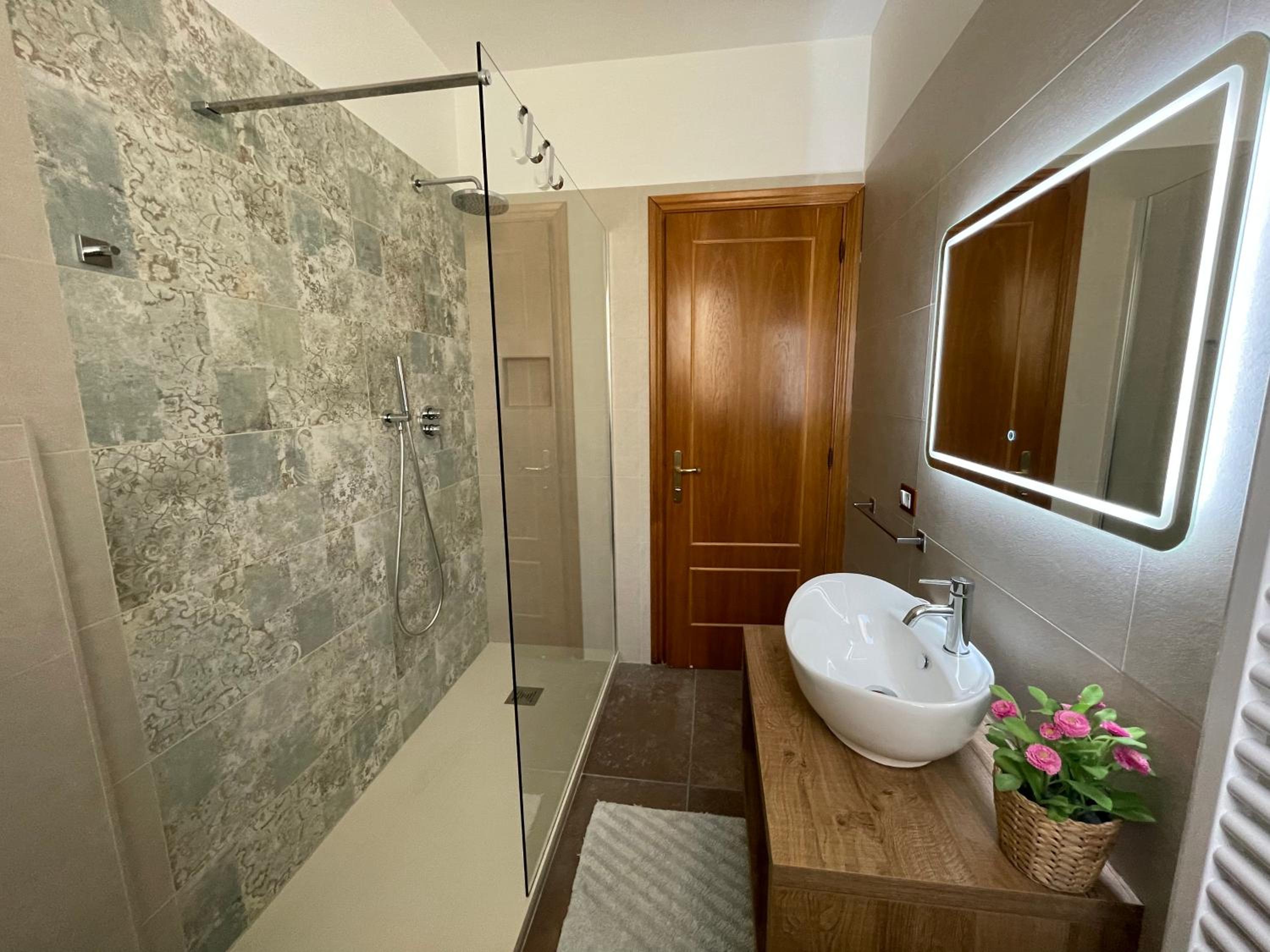 Large Double Room photo 3