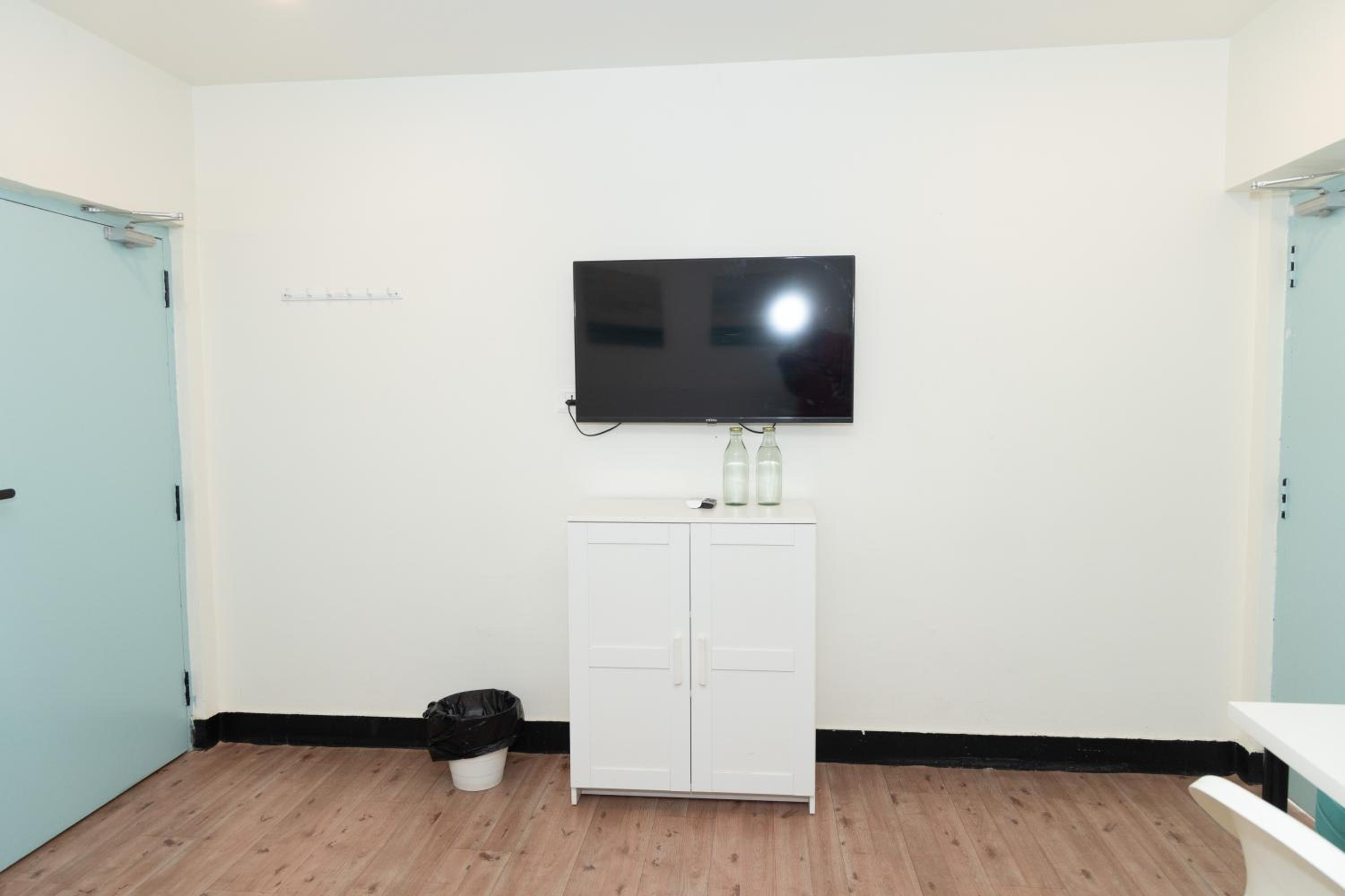 Deluxe King Room - Photo 3
