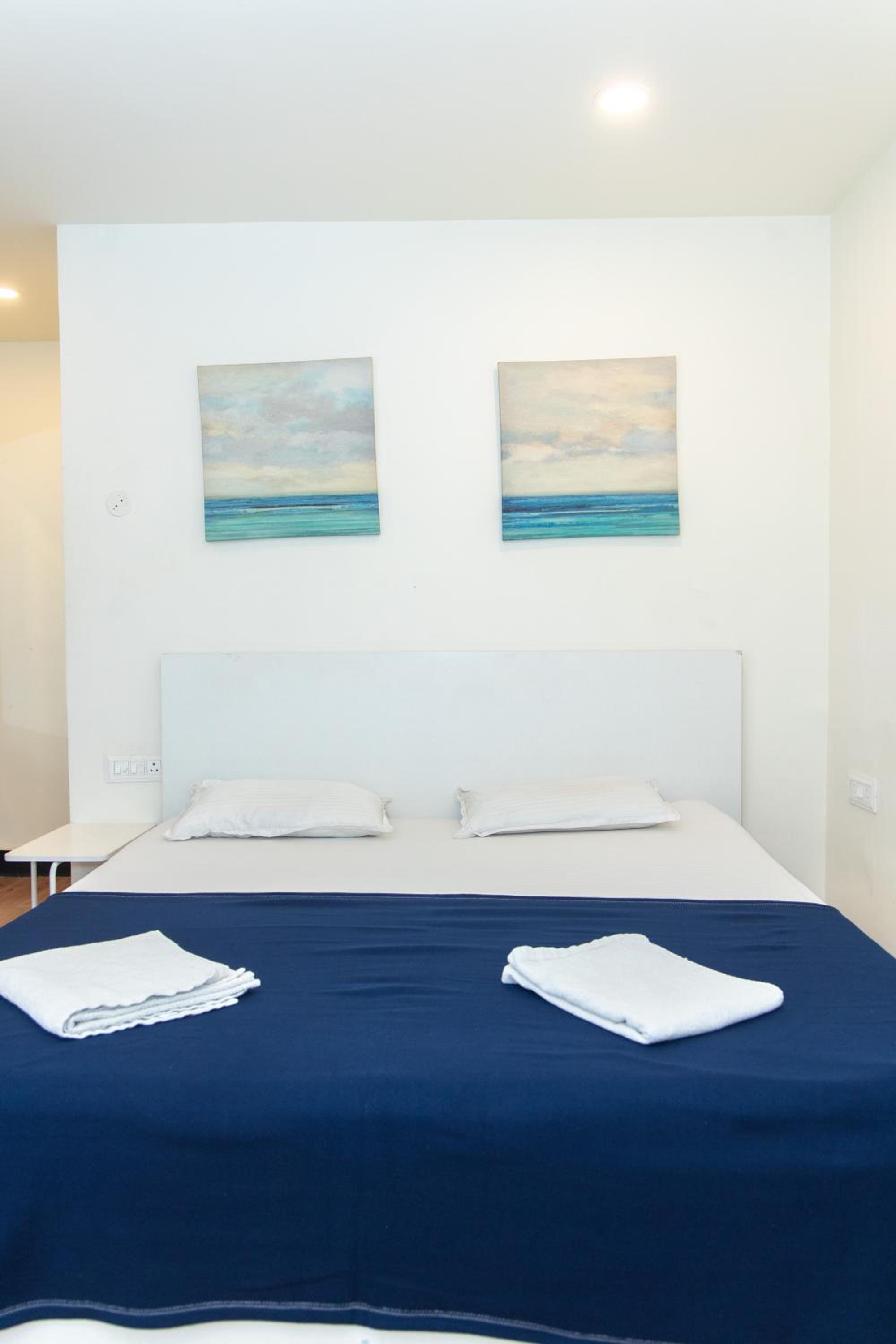 Deluxe King Room - Photo 6