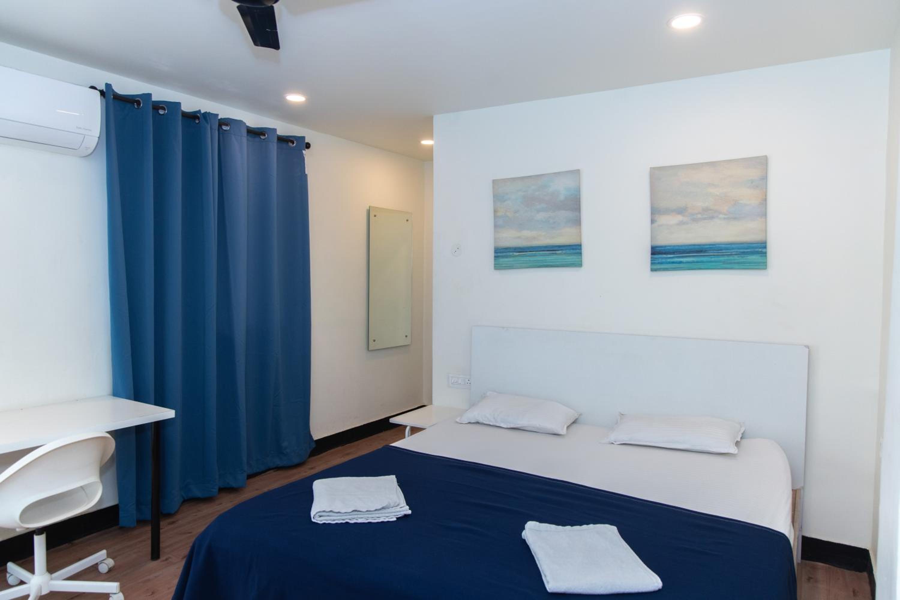 Deluxe King Room - Photo 4