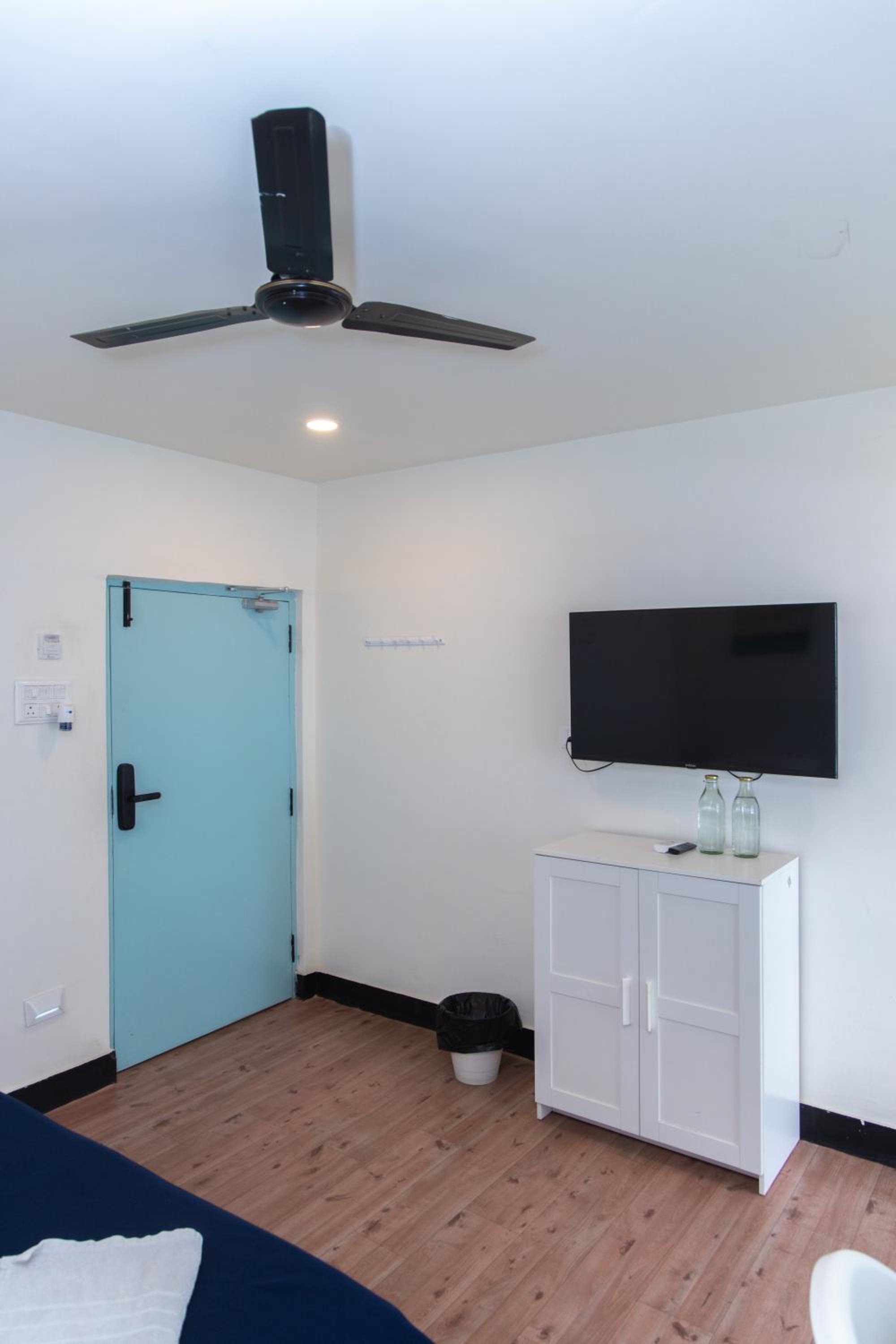 Deluxe King Room - Photo 2