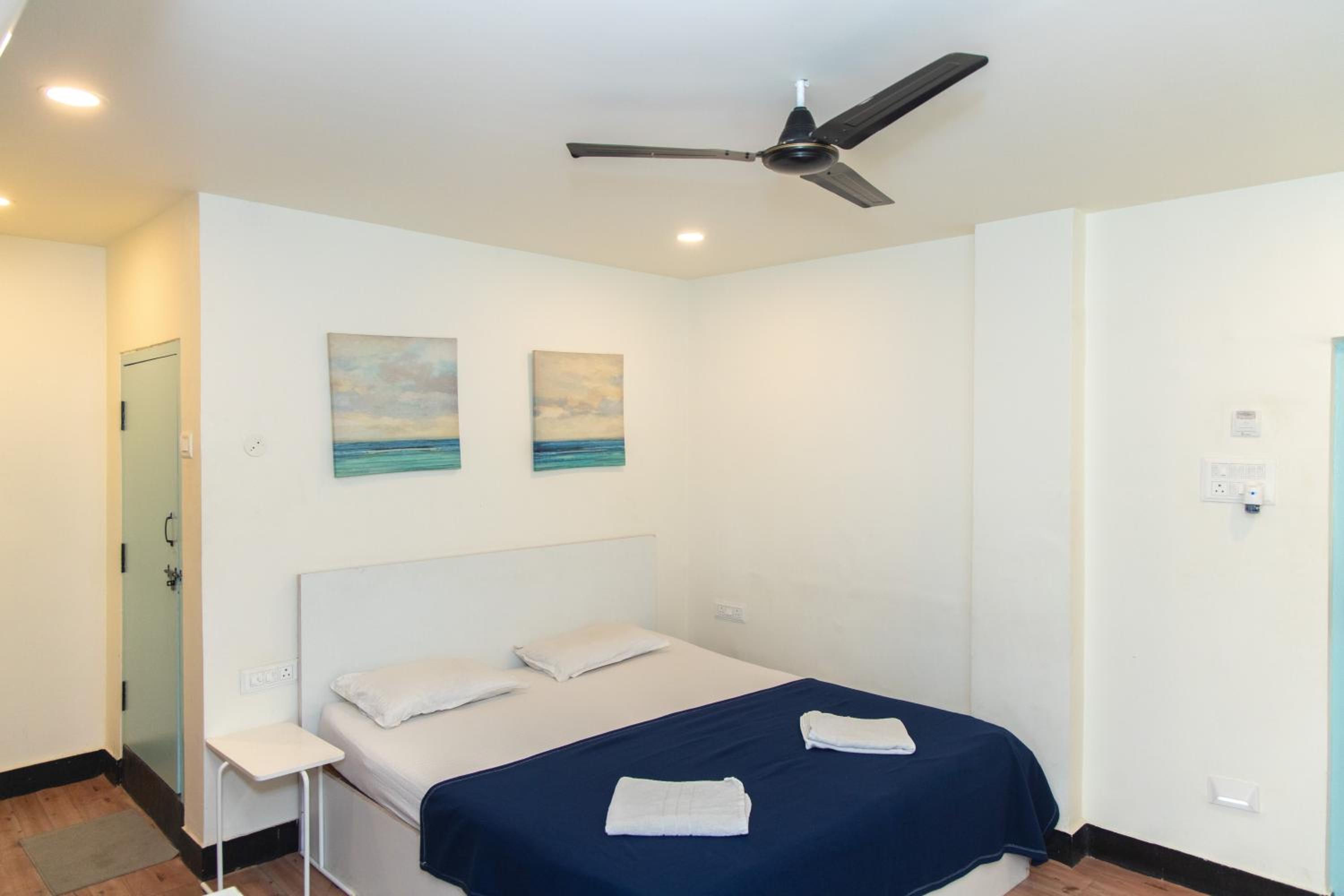 Deluxe King Room - Photo 7