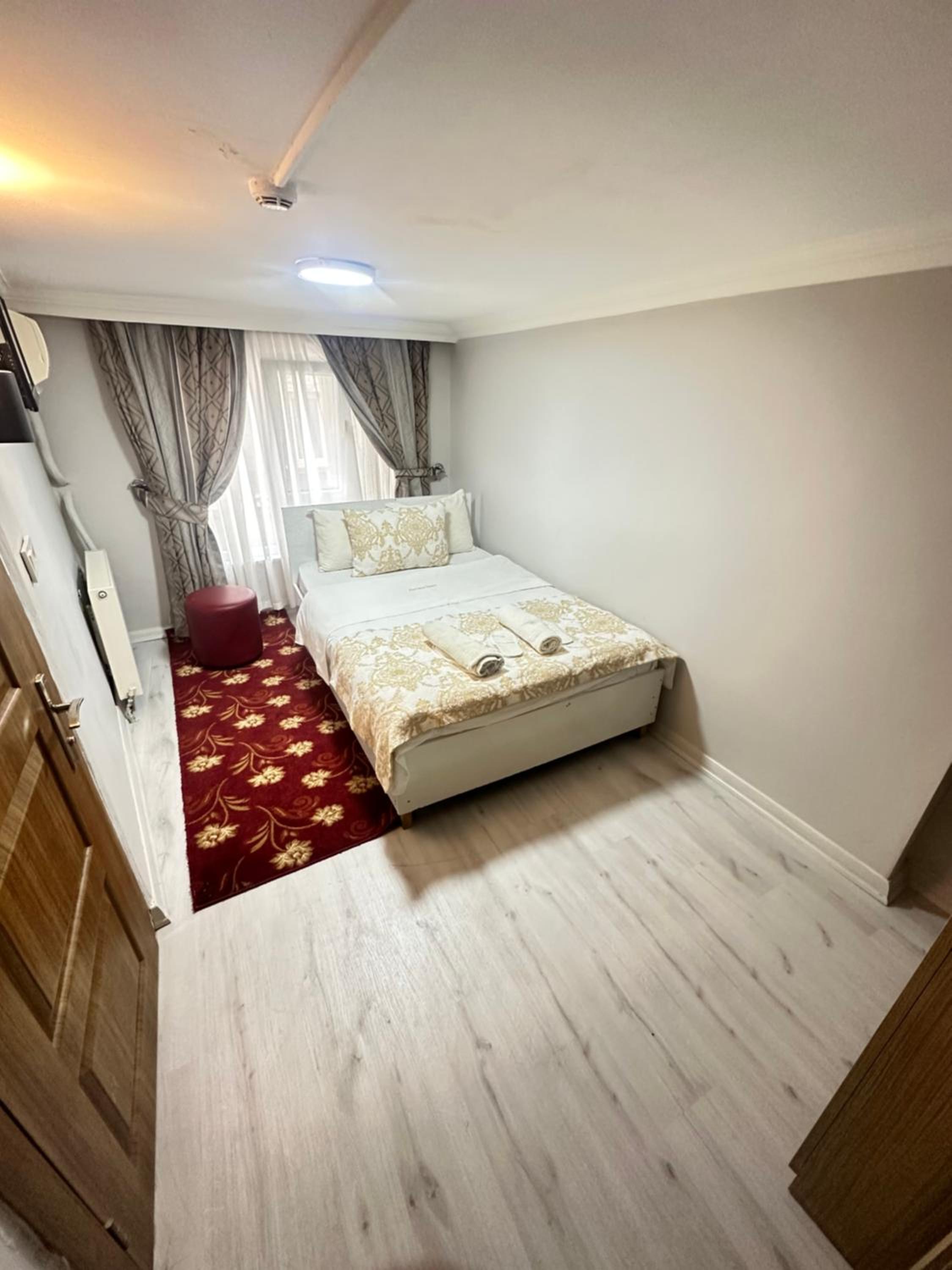 Single Room with Private Bathroom photo 1