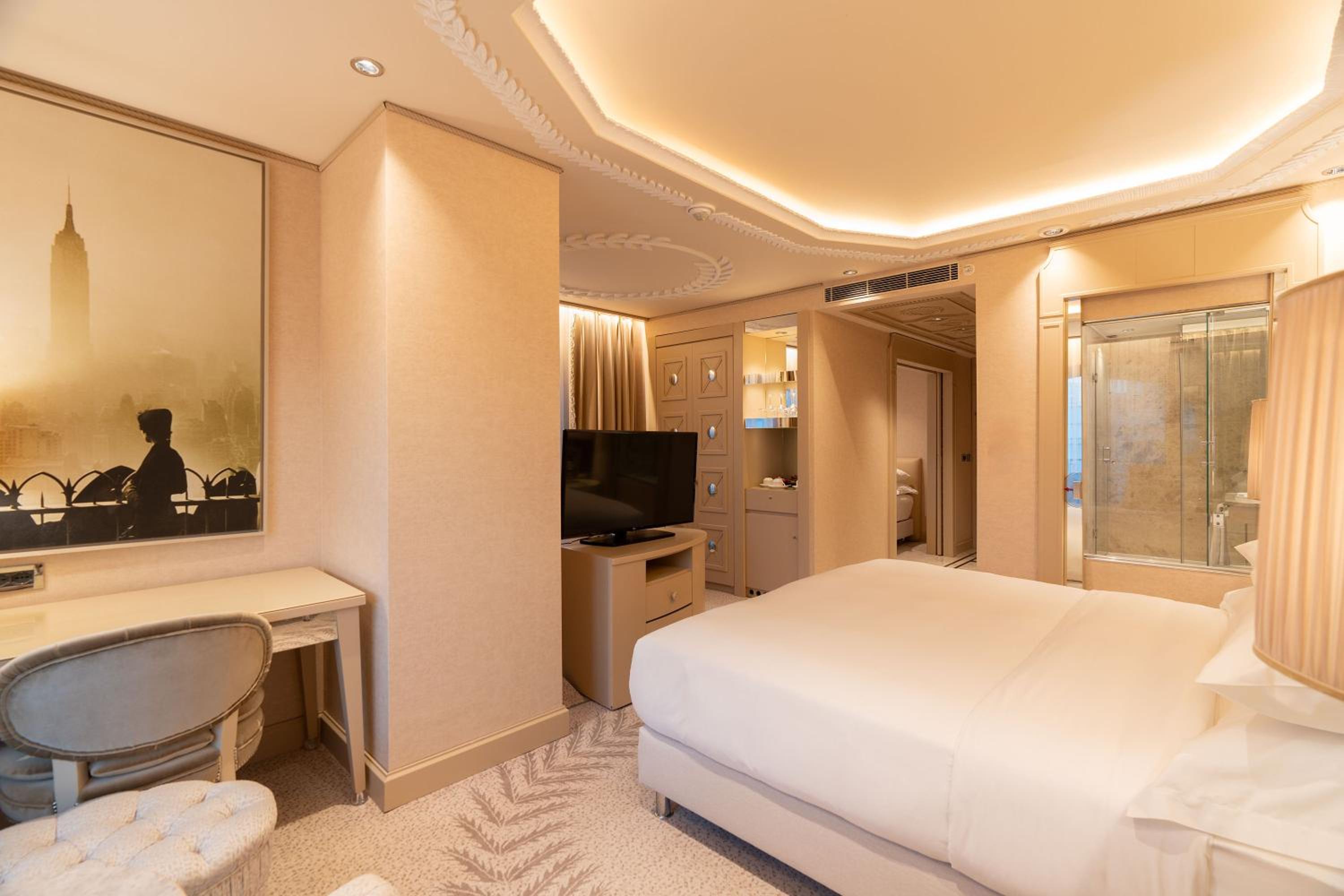 Family King Suite - Photo 13