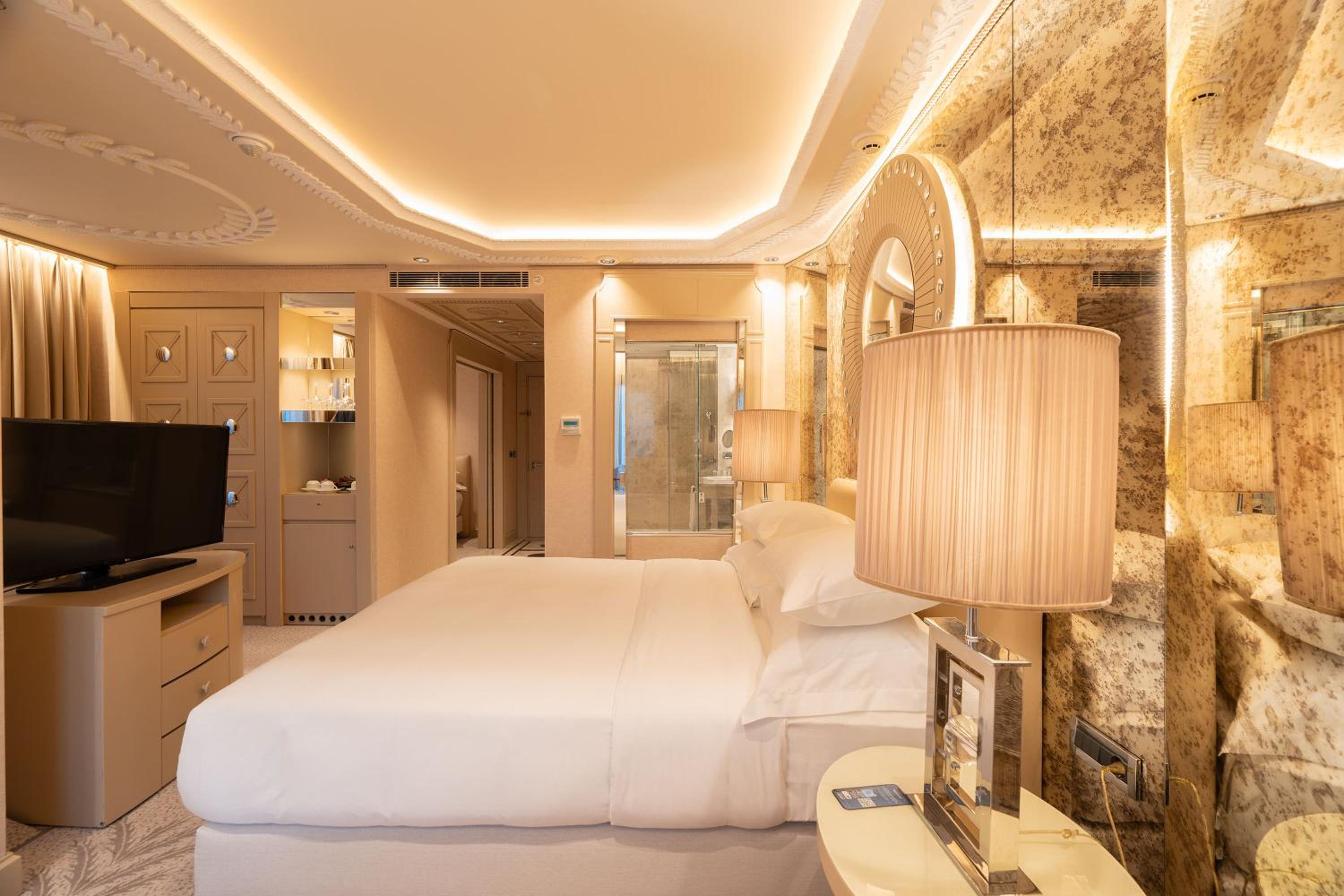 Family King Suite - Photo 14