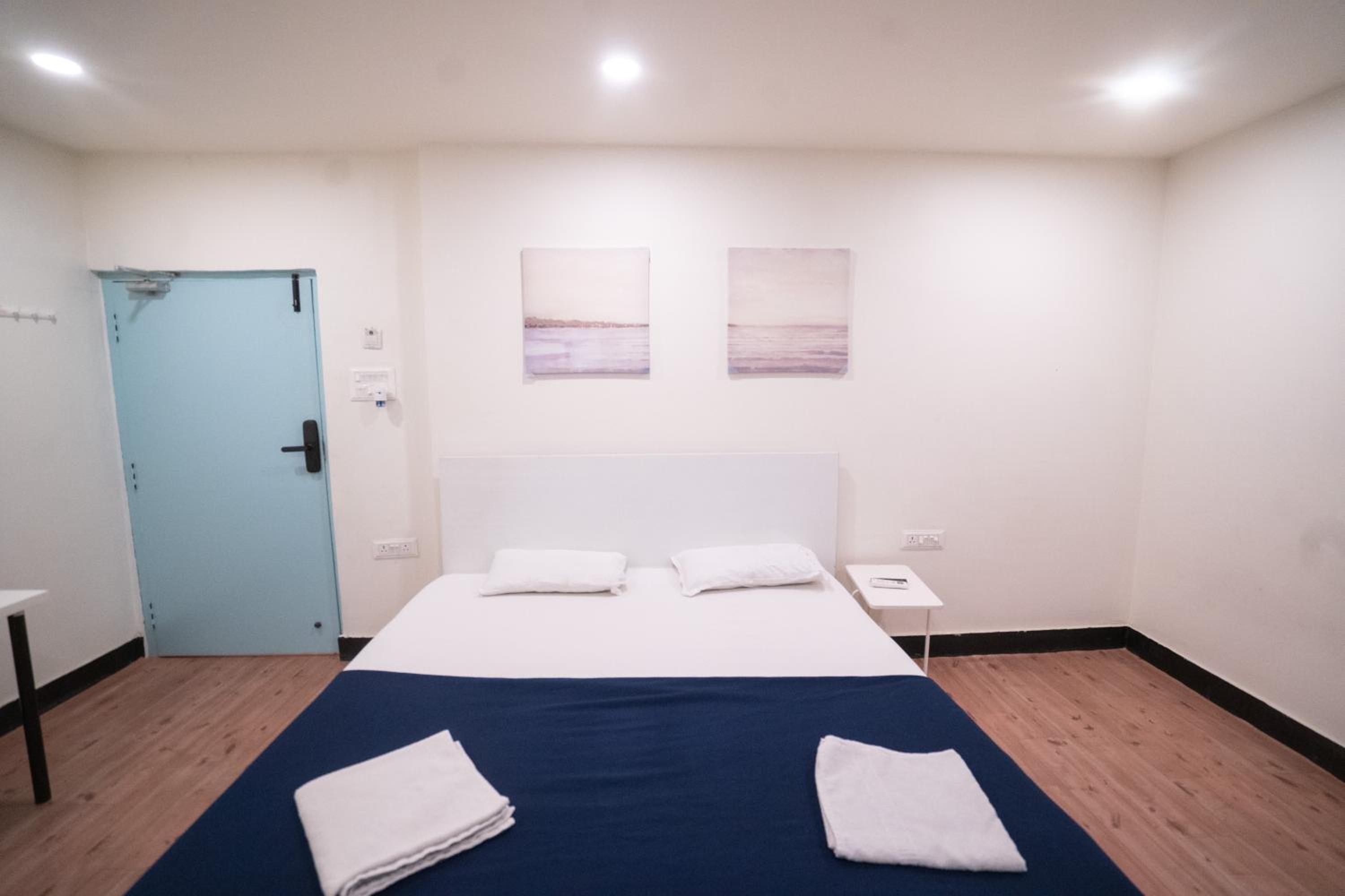 Superior King Room - Photo 7