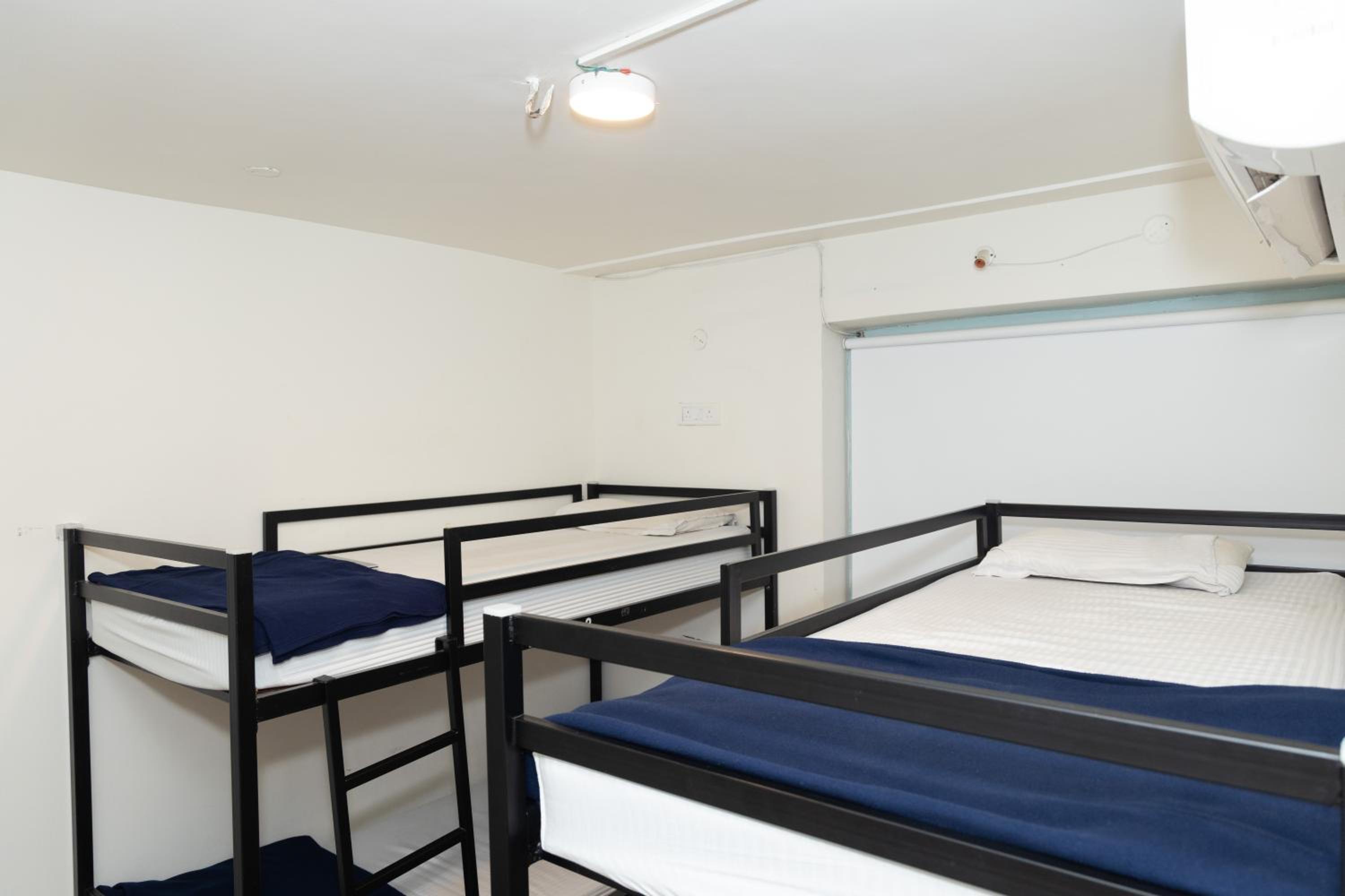 Bed in 4-Bed Mixed Dormitory Room photo 2