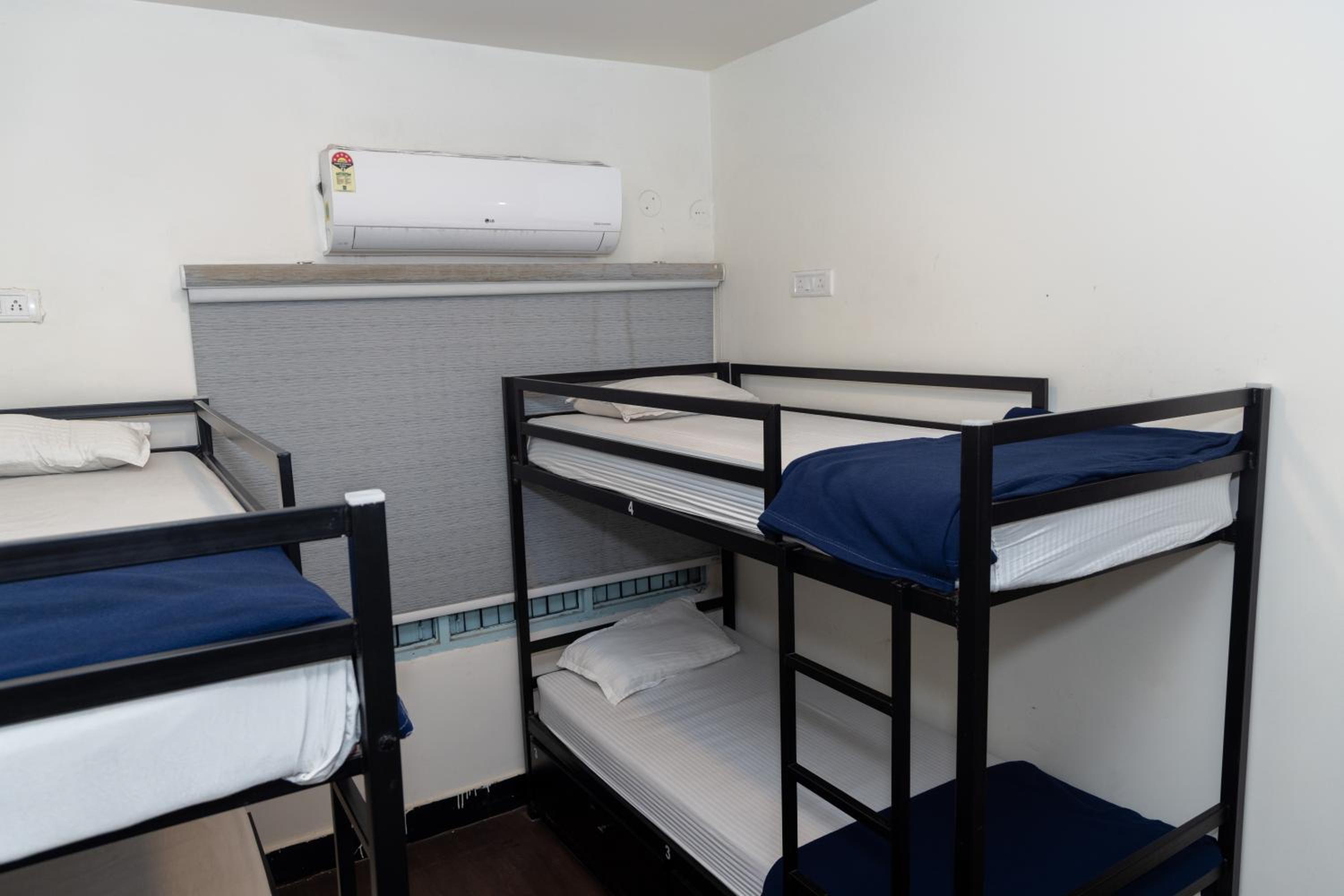 Bed in 4-Bed Mixed Dormitory Room photo 3