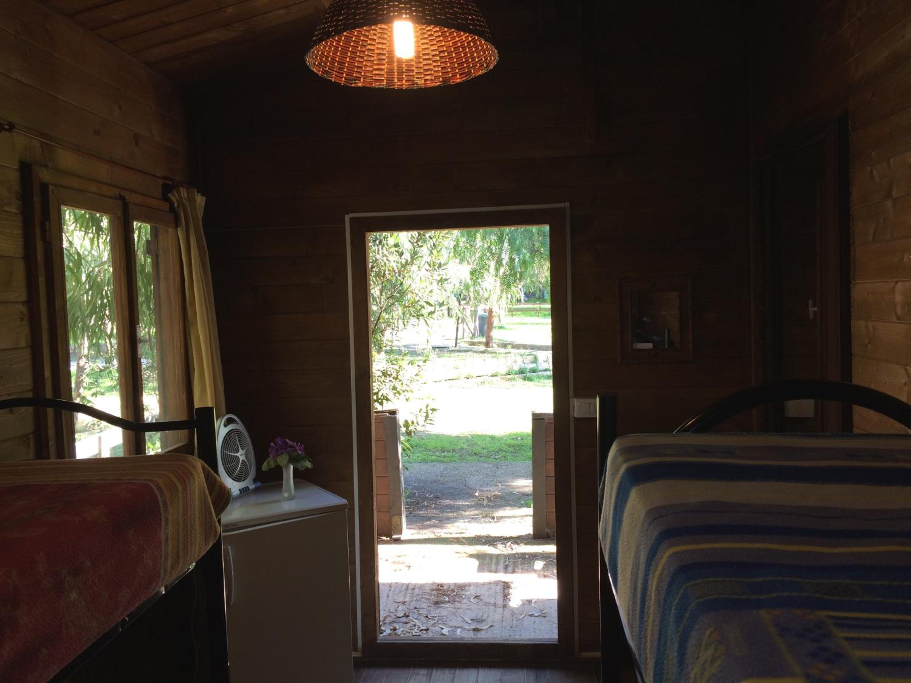 Small Bungalow with Shared Bathroom photo 3