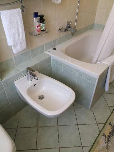 Large Double Room - Photo 3