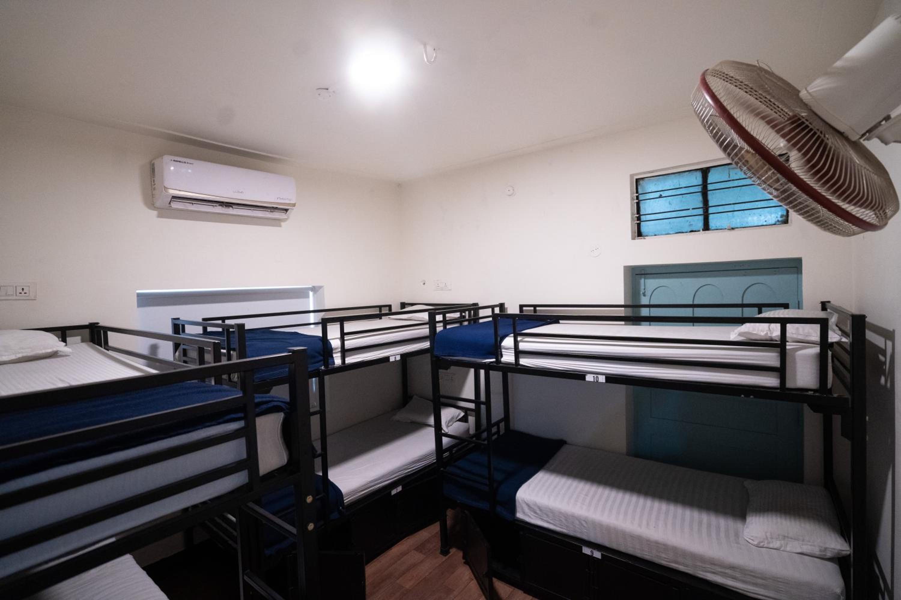 Bed in 10-Bed Mixed Dormitory Room photo 2