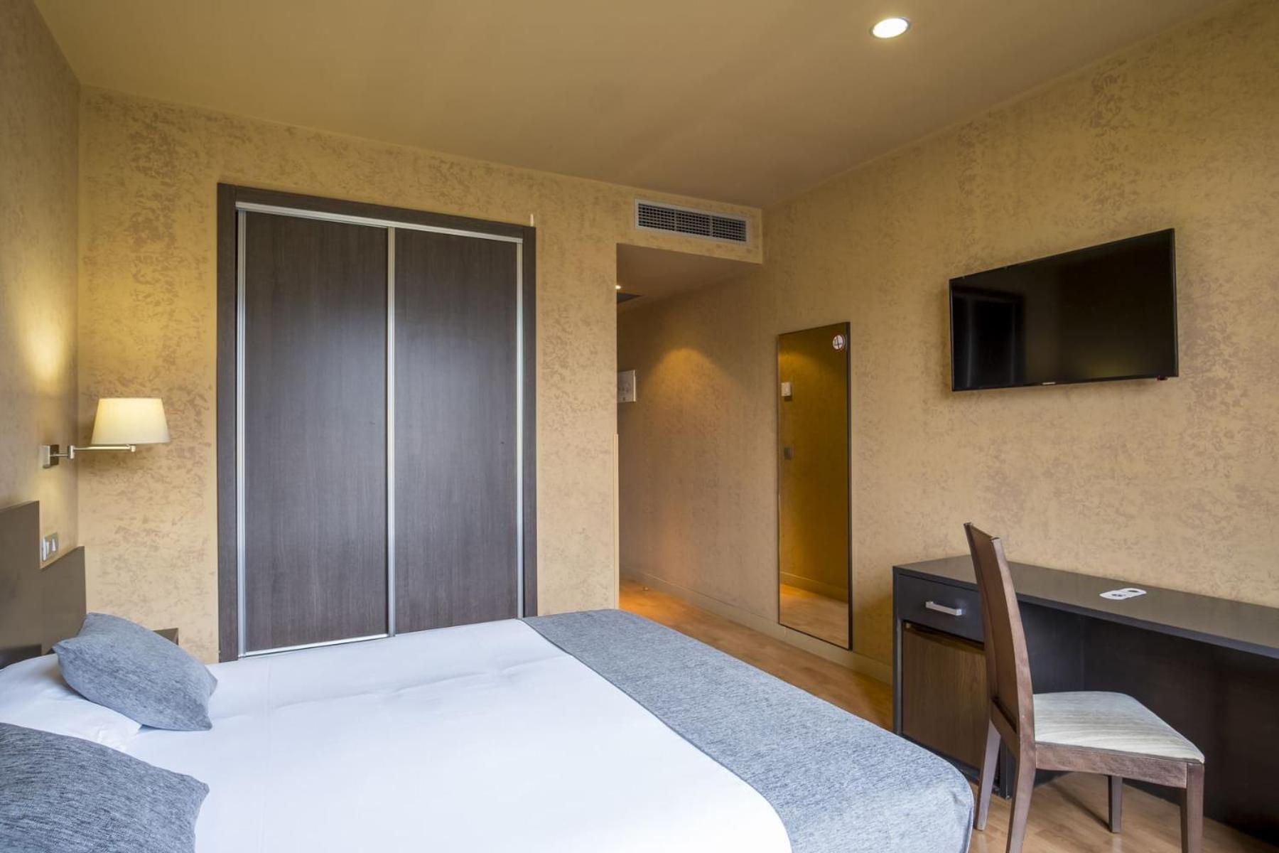 Double Room - Photo 2
