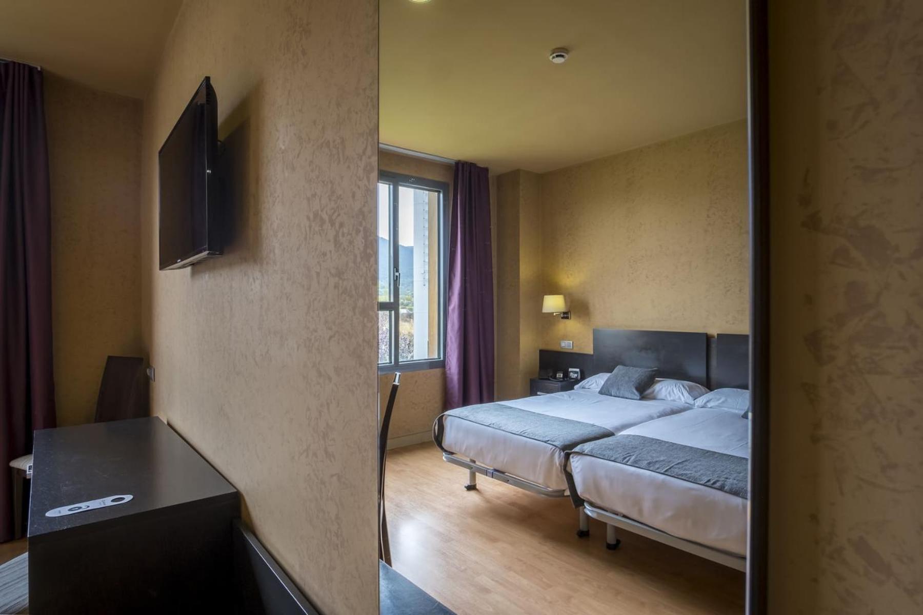 Twin Room - Photo 6