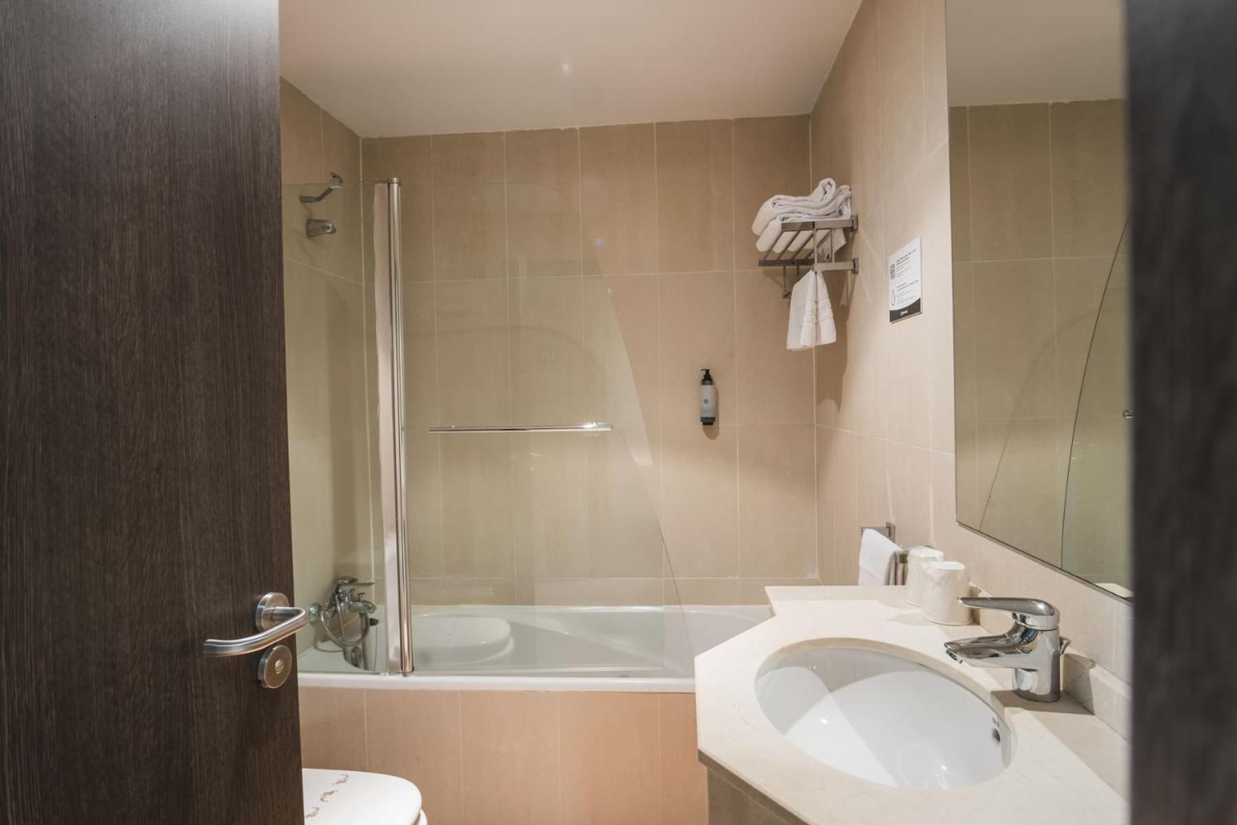 Twin Room - Photo 5