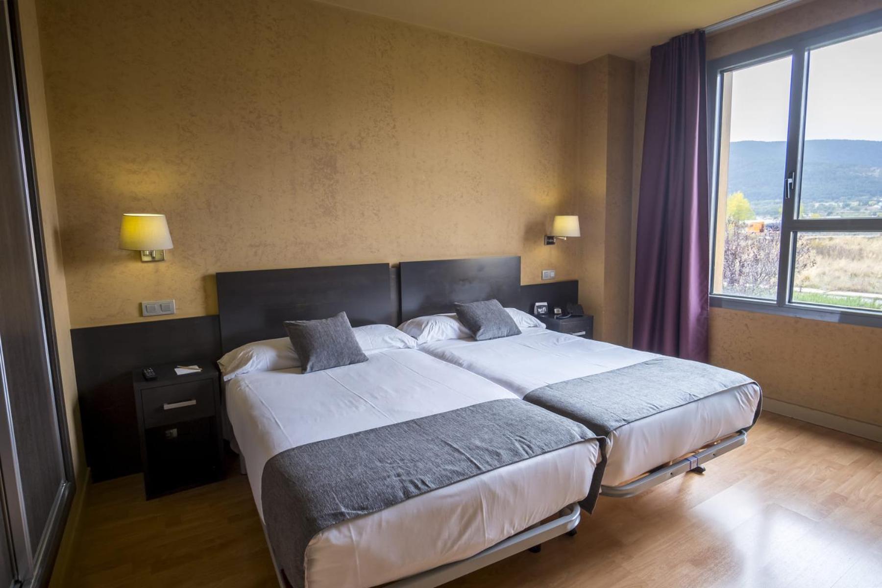 Twin Room - Photo 3