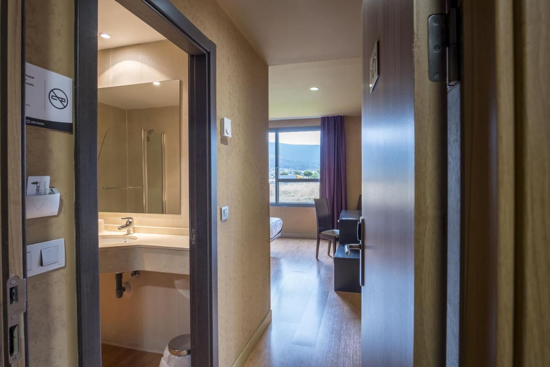 Twin Room - Photo 4