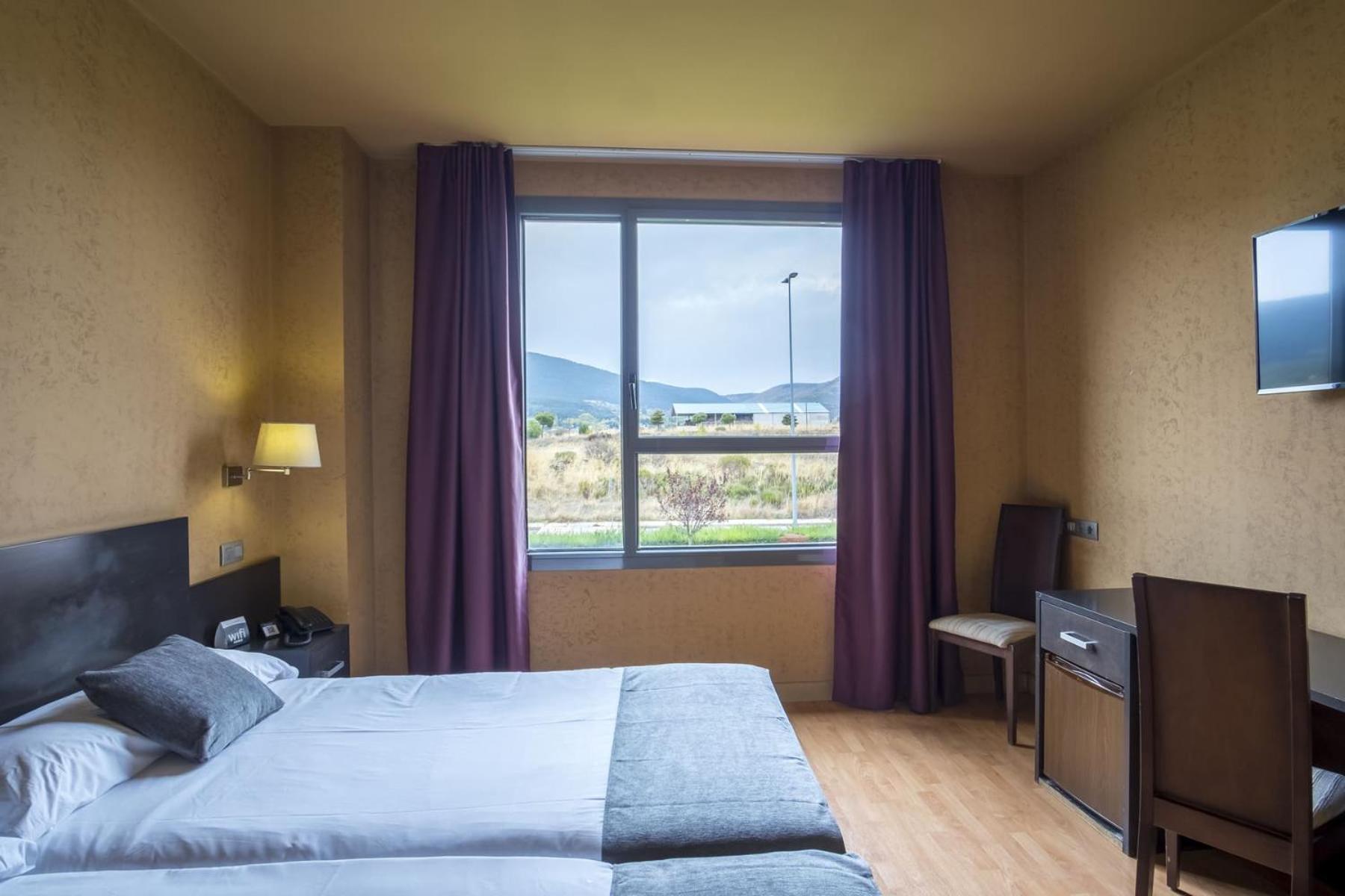 Twin Room - Photo 2