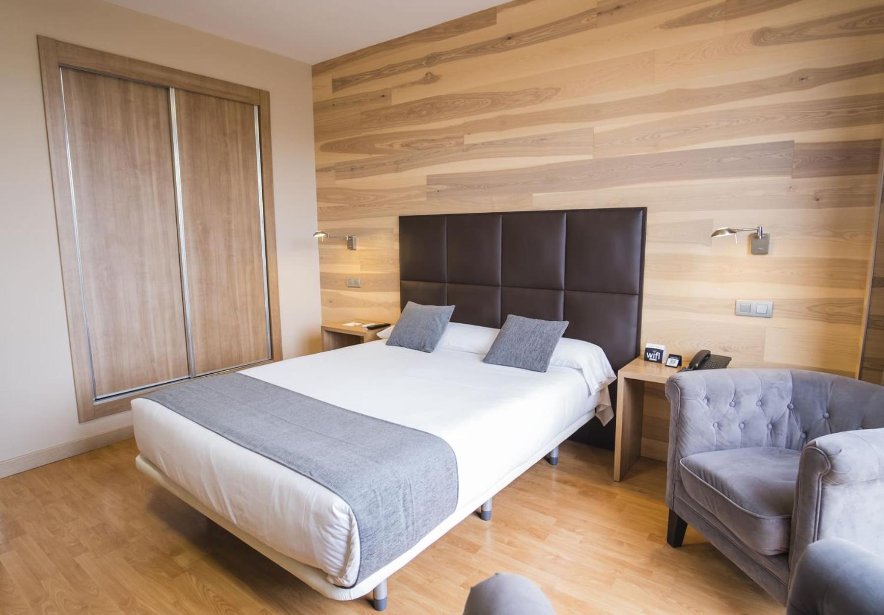 Premium Double Room - Photo 19