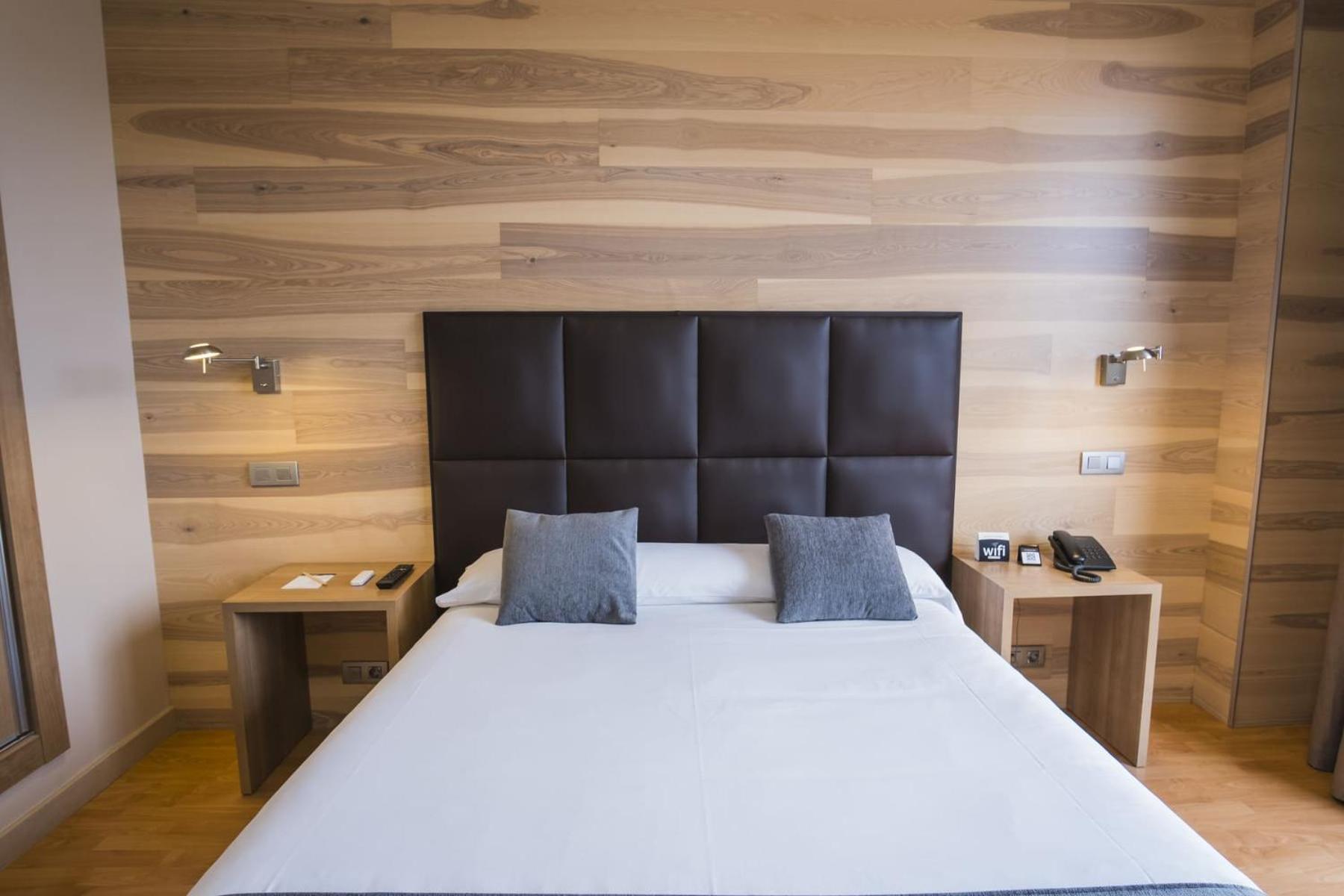 Premium Double Room - Photo 6
