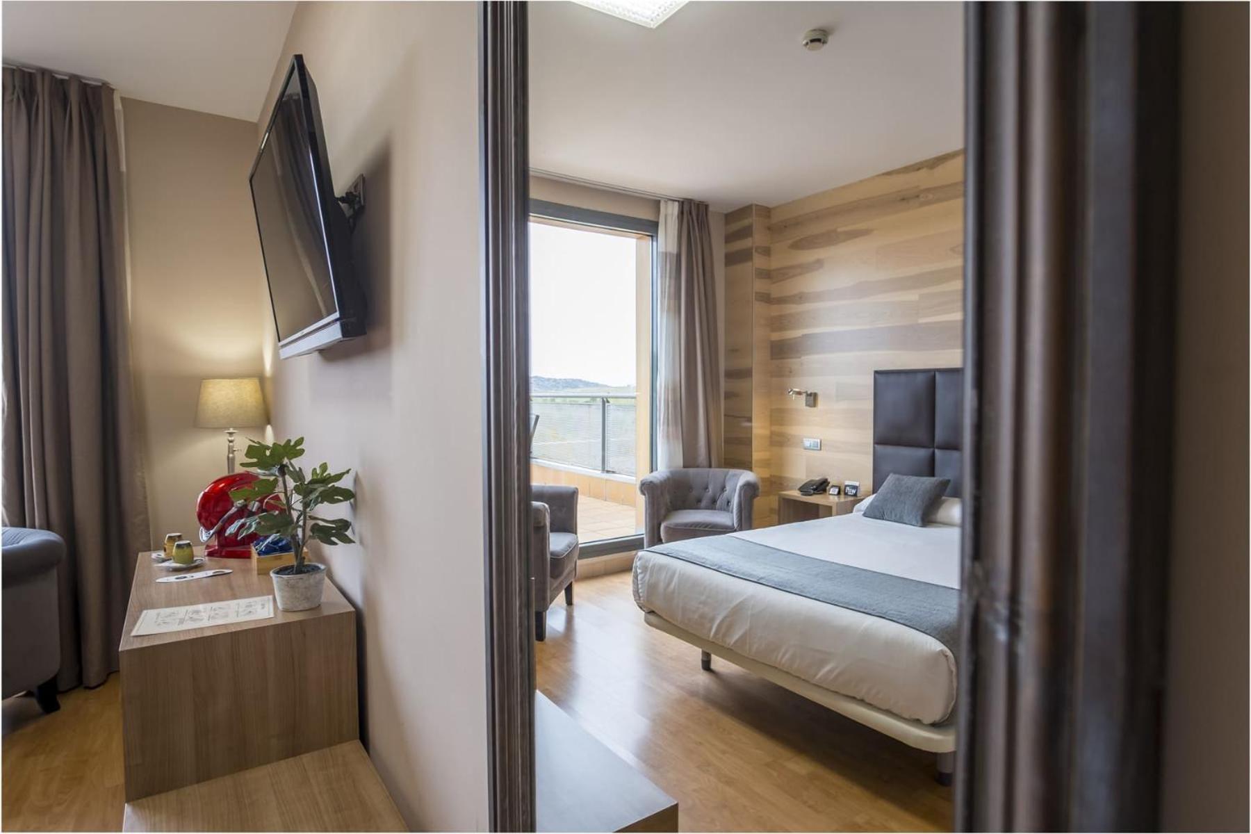Premium Double Room - Photo 8