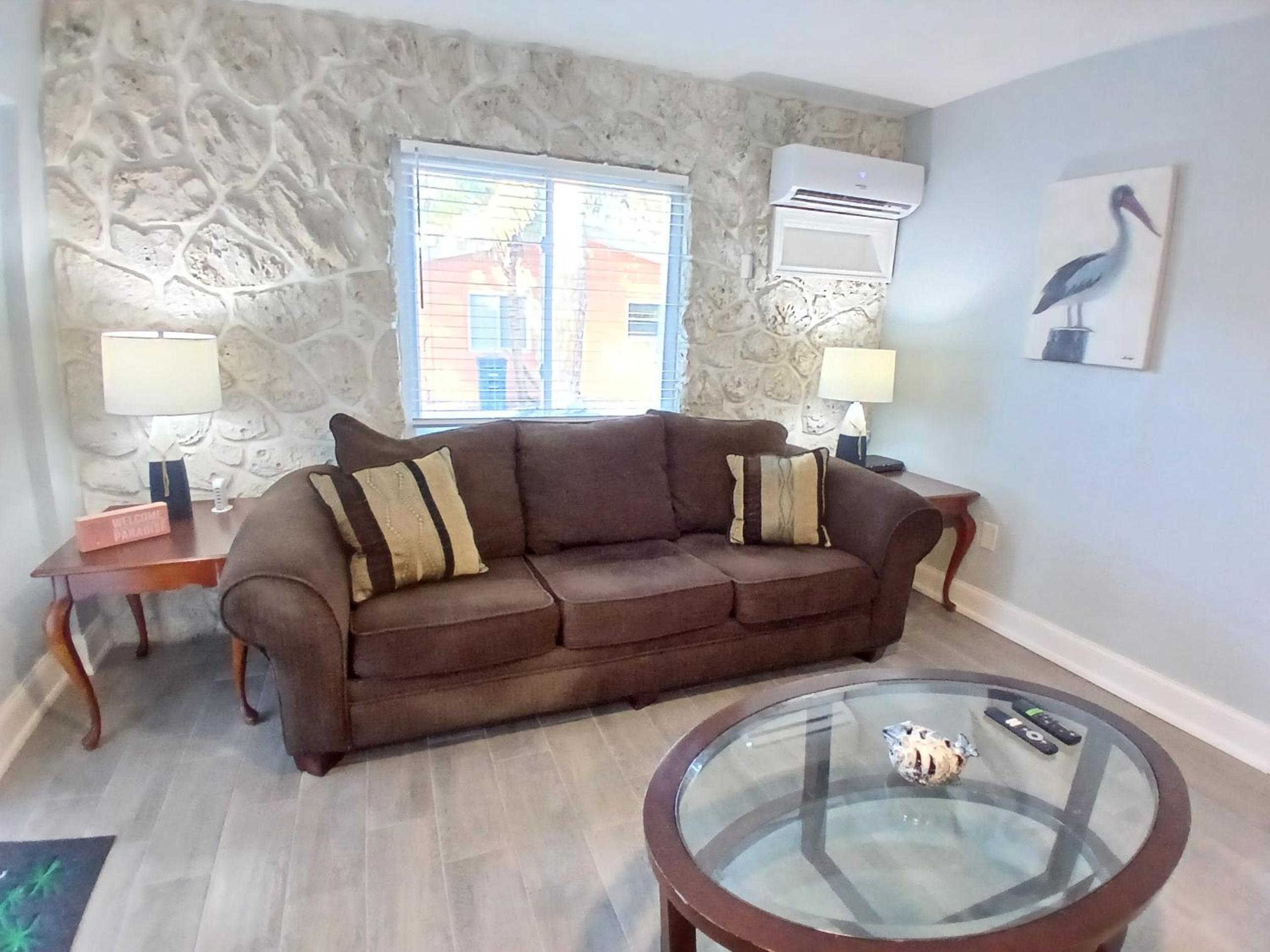 One-Bedroom House photo 1