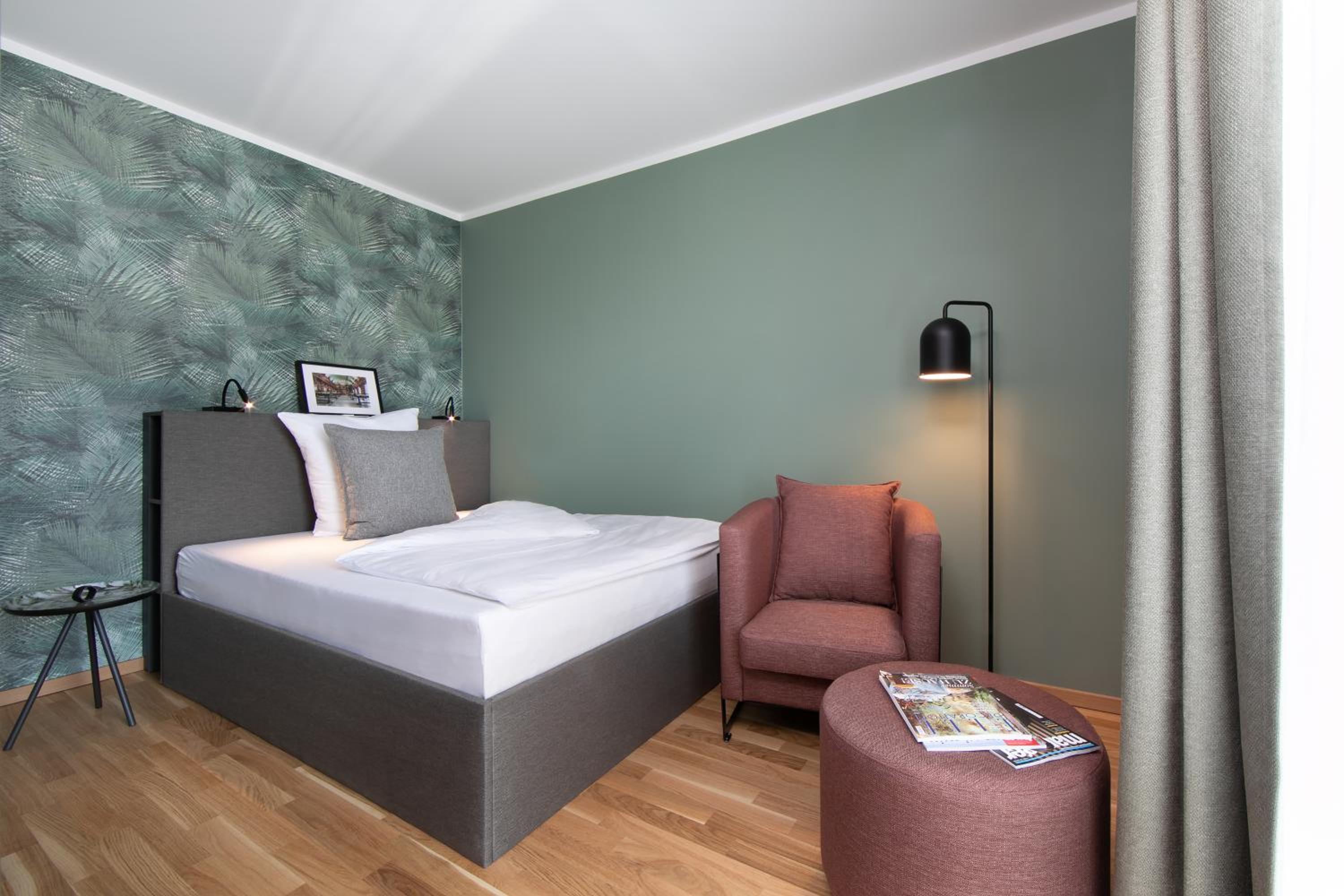 Apartment M - Queen bed and terrace