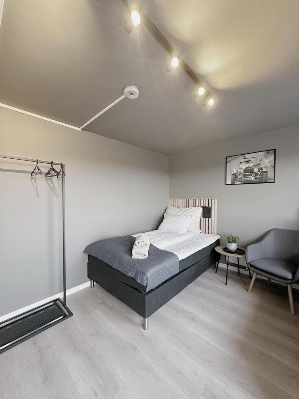 Single Room with Private Bathroom photo 1