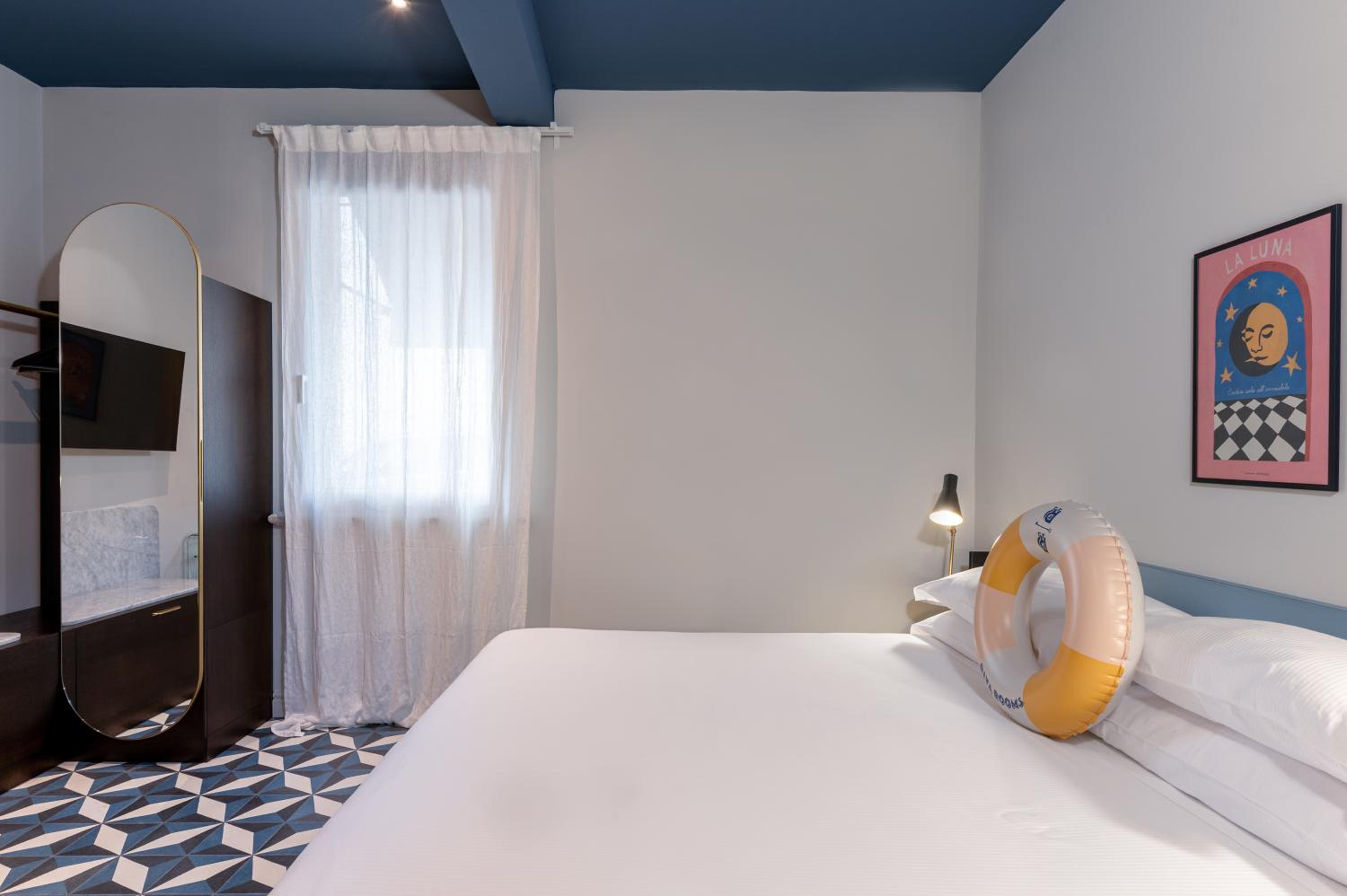 Standard King Room photo 2