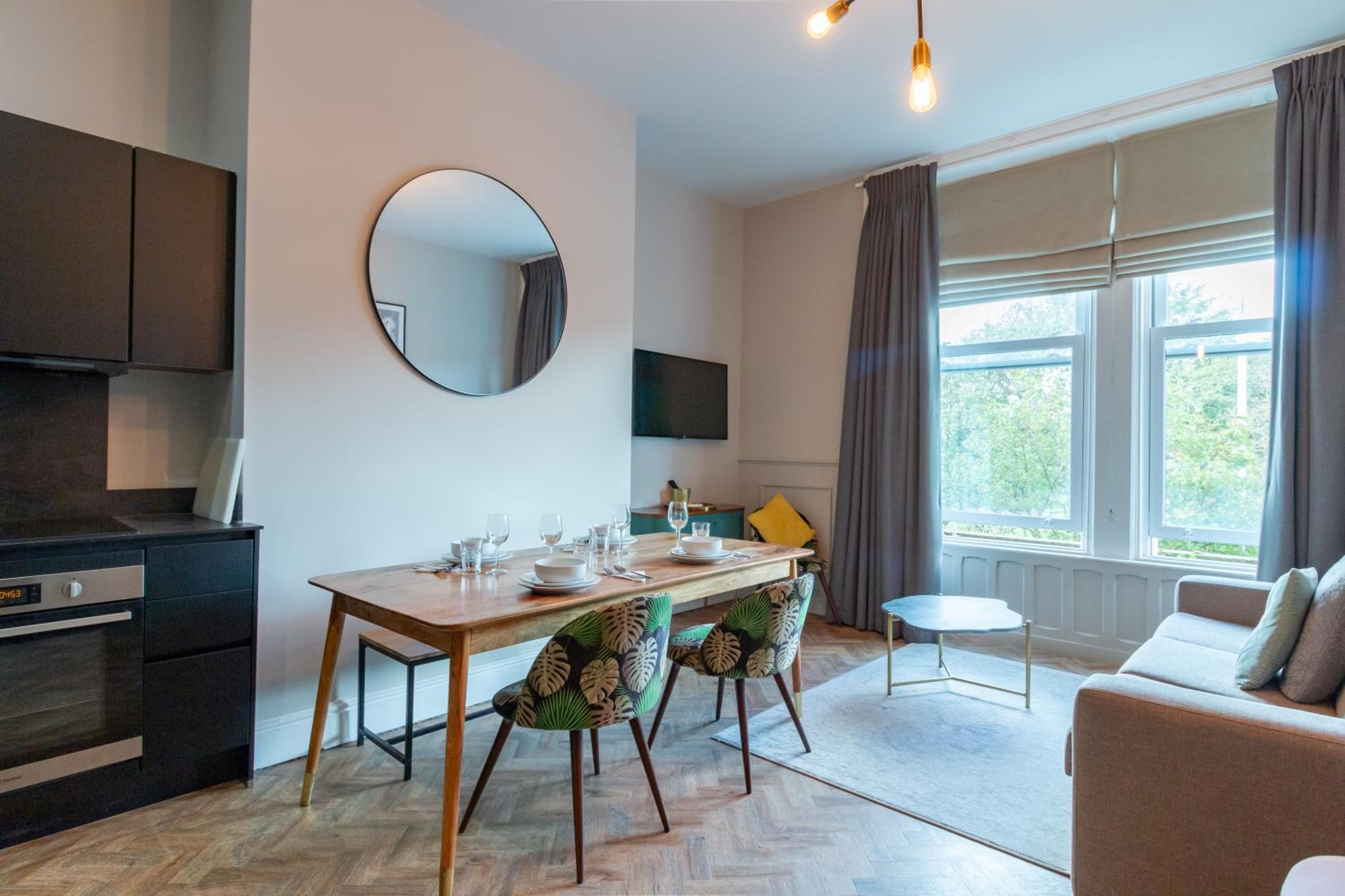 Three-Bedroom Apartment - Photo 5
