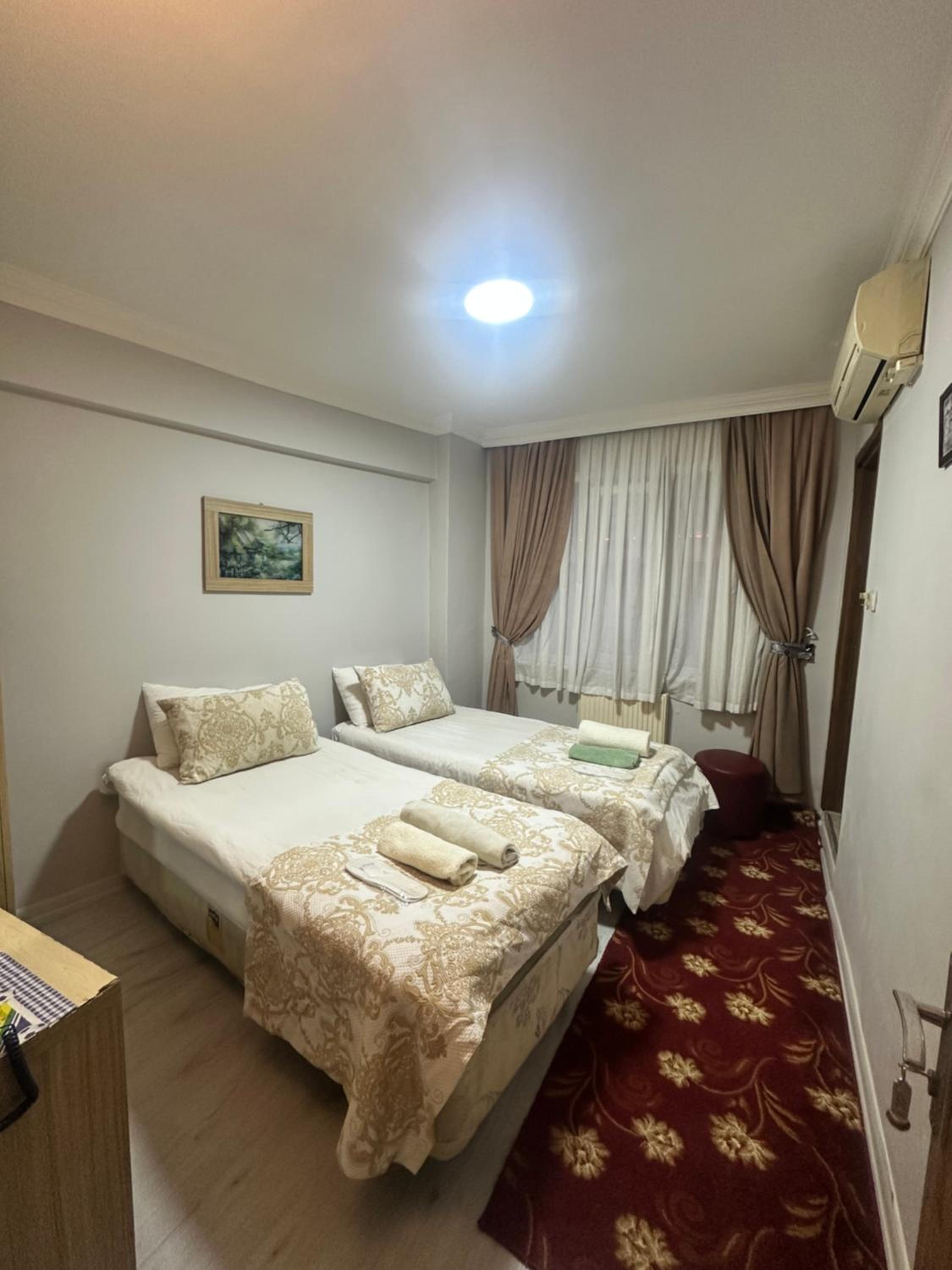 Single Room with Private Bathroom photo 2