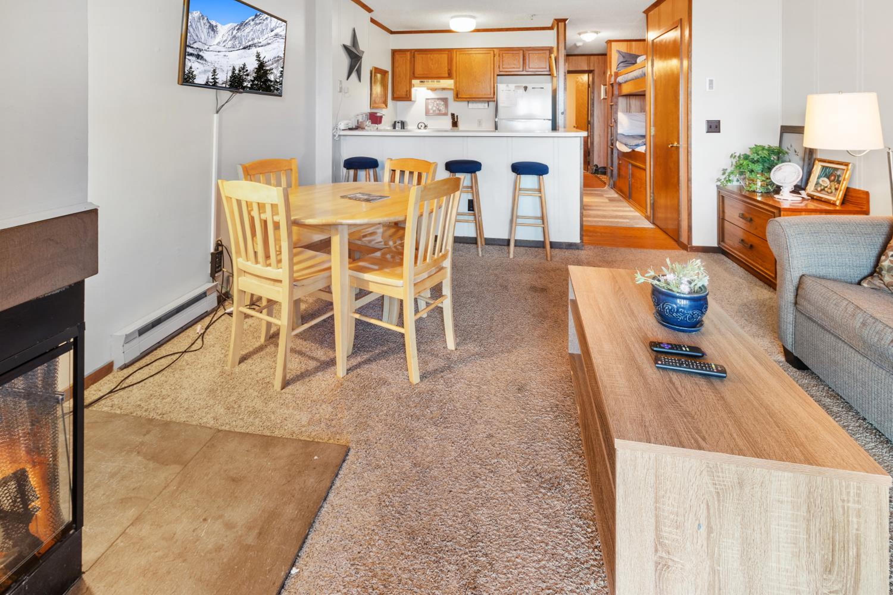 Apartment photo 2