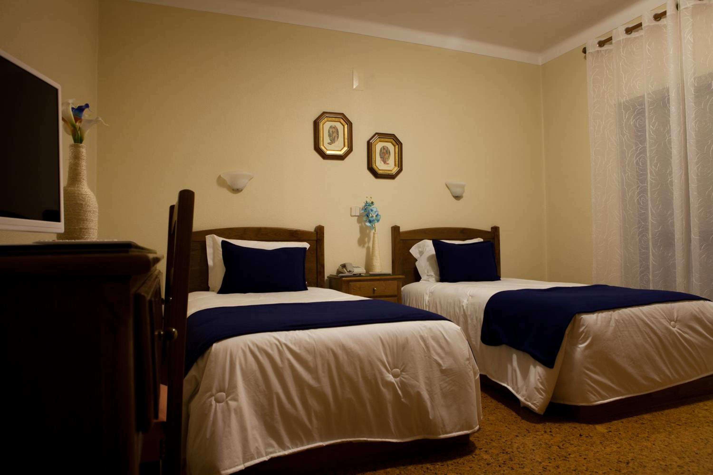 Twin Room - Photo 2