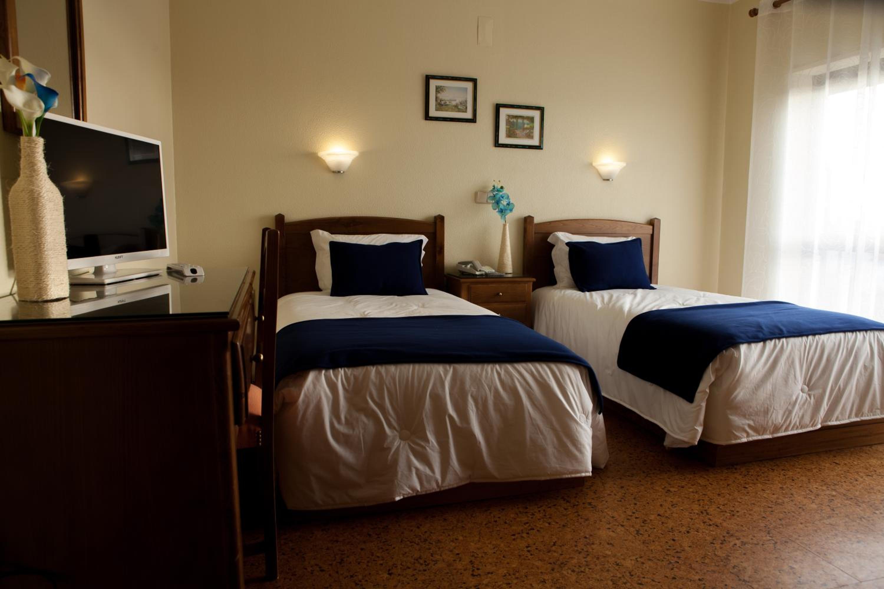 Twin Room - Photo 3