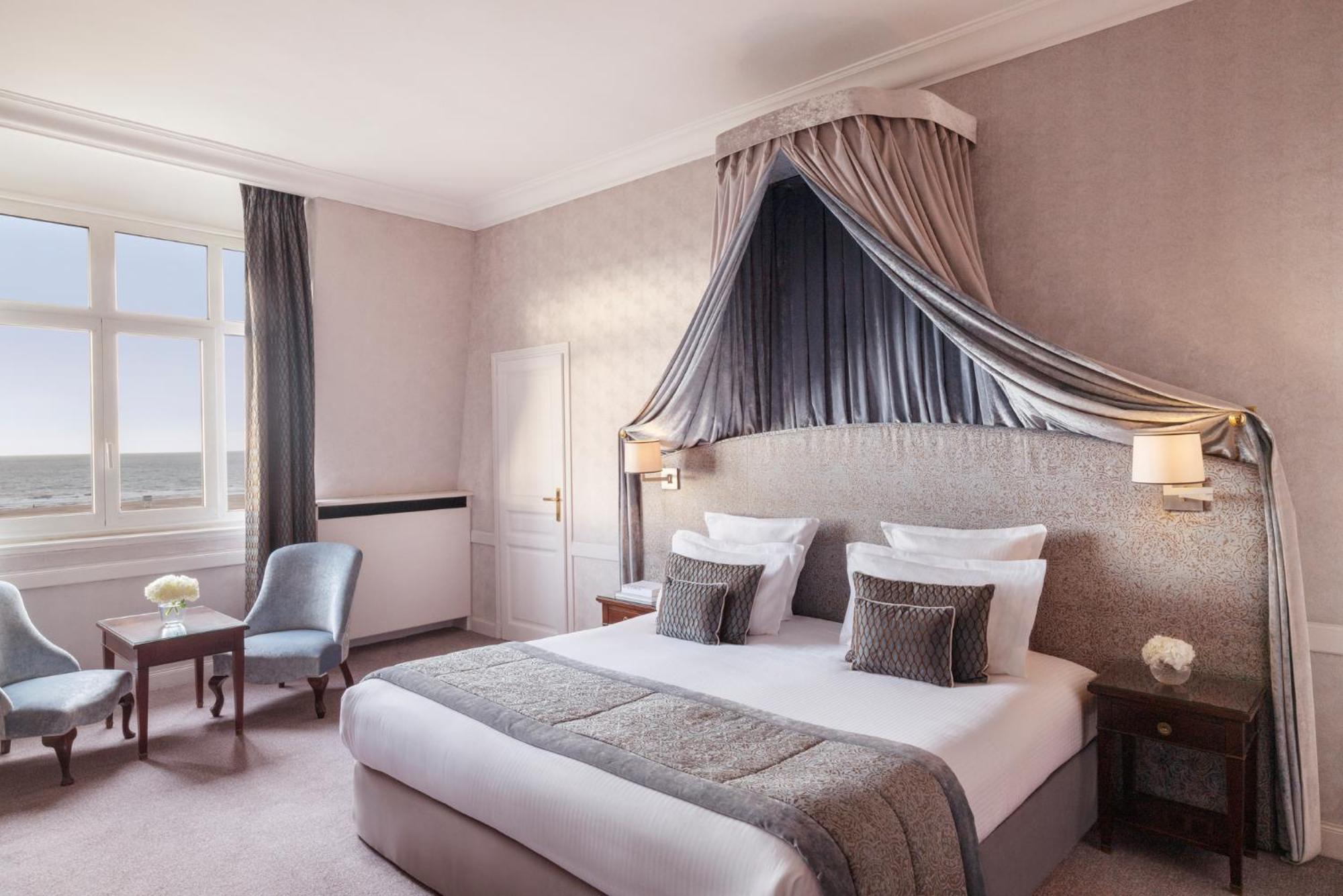 Deluxe Room with Sea View - Photo 1