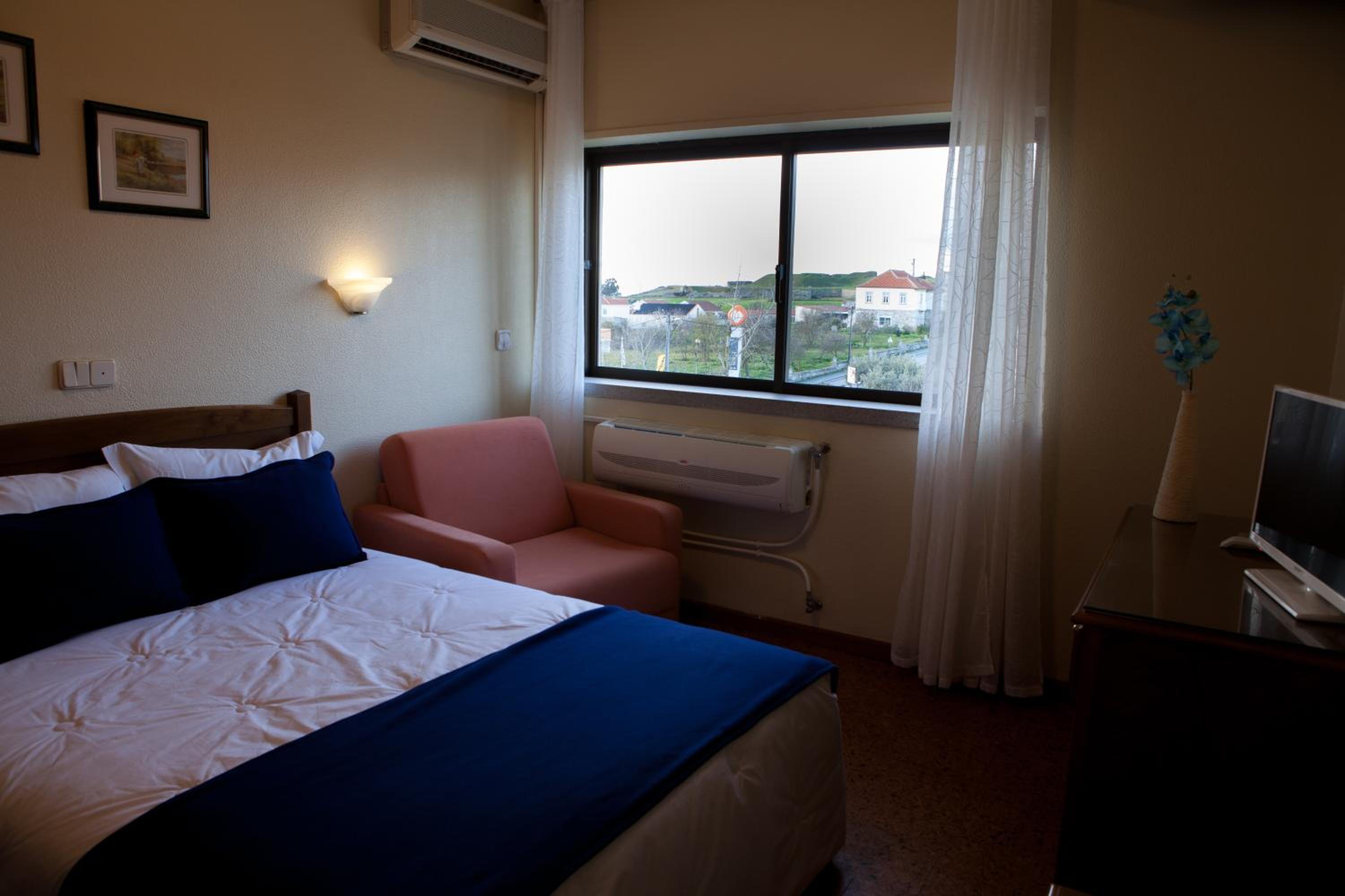 Standard Twin Room - Photo 10